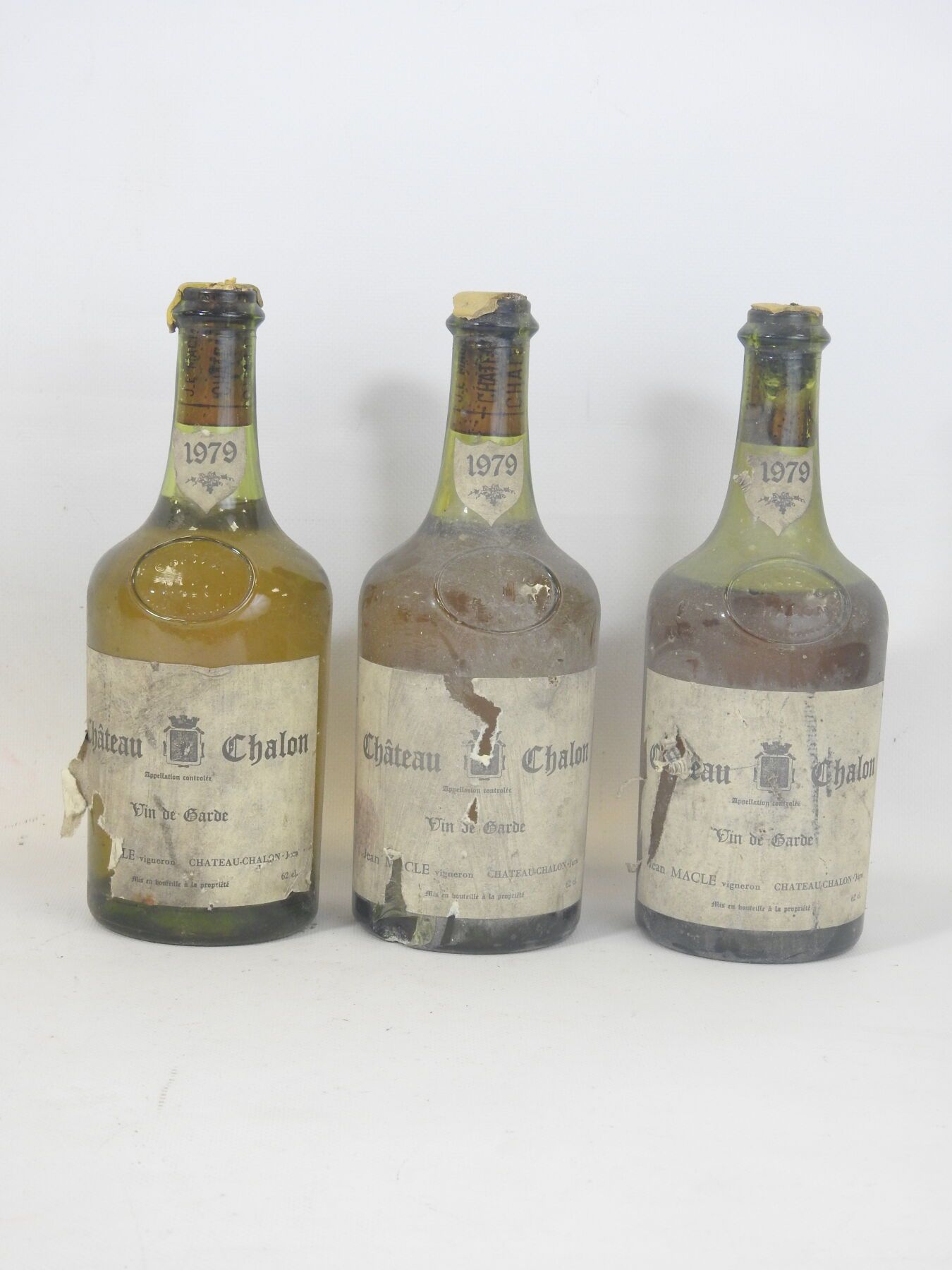 Null 3 Flaschen Château Chalon Jean Macle 1979 (eine niedrige Ebene)