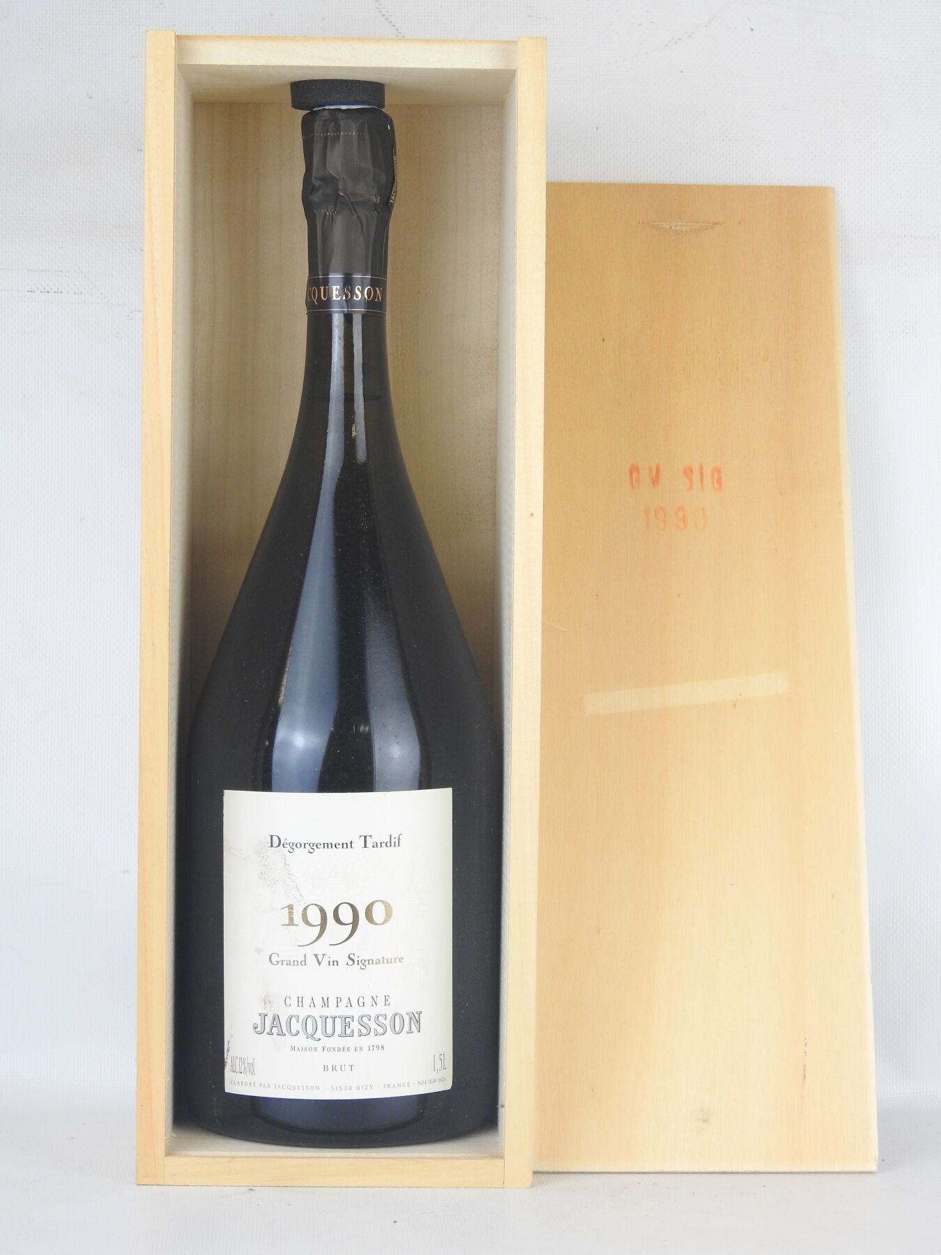 Null 1 magnum Champagne Jacquesson degorgement tardif 1990. Caja de madera.