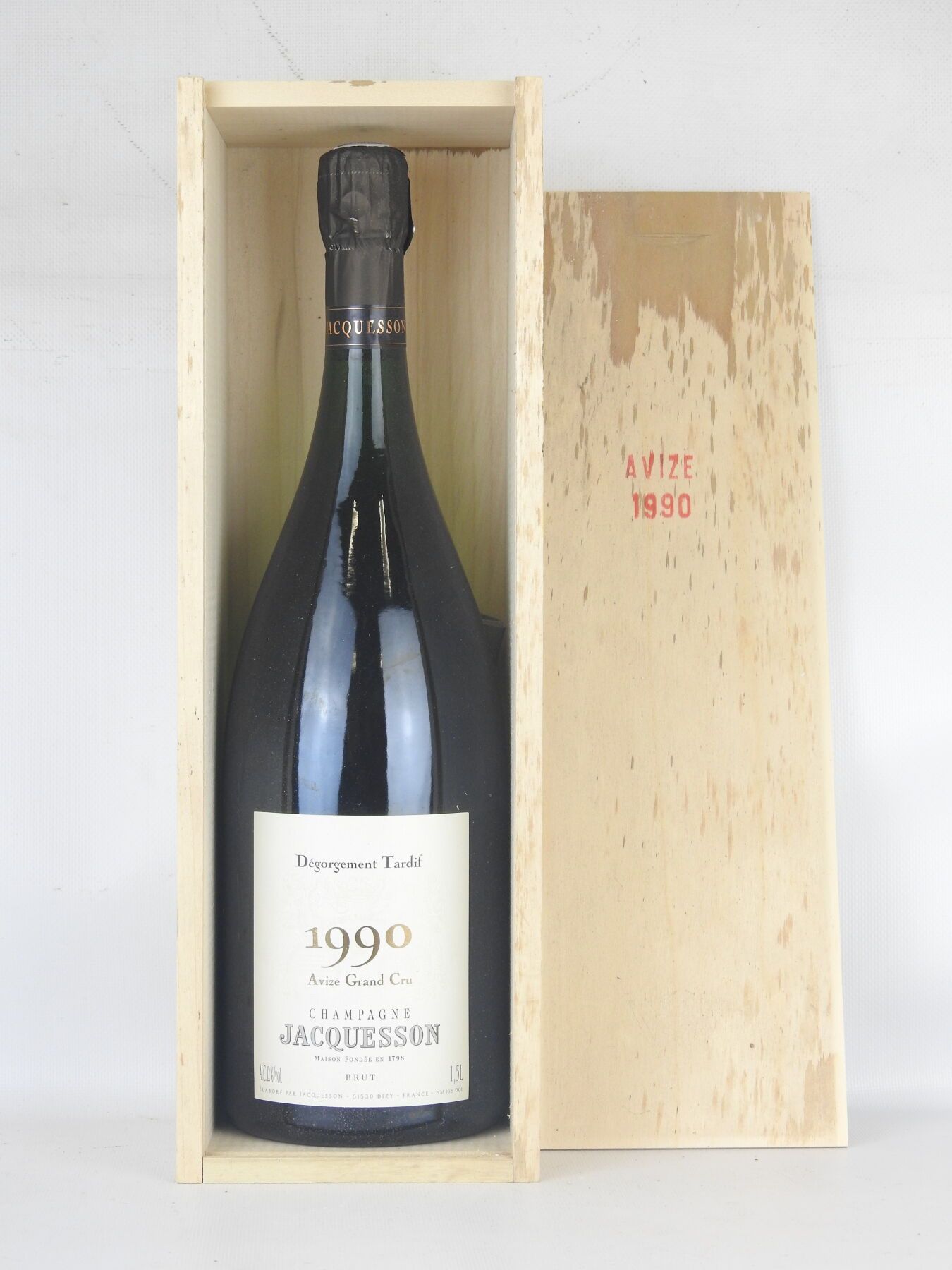 Null 1 magnum Champagne Jacquesson degorgement tardif 1990. Coffret bois.