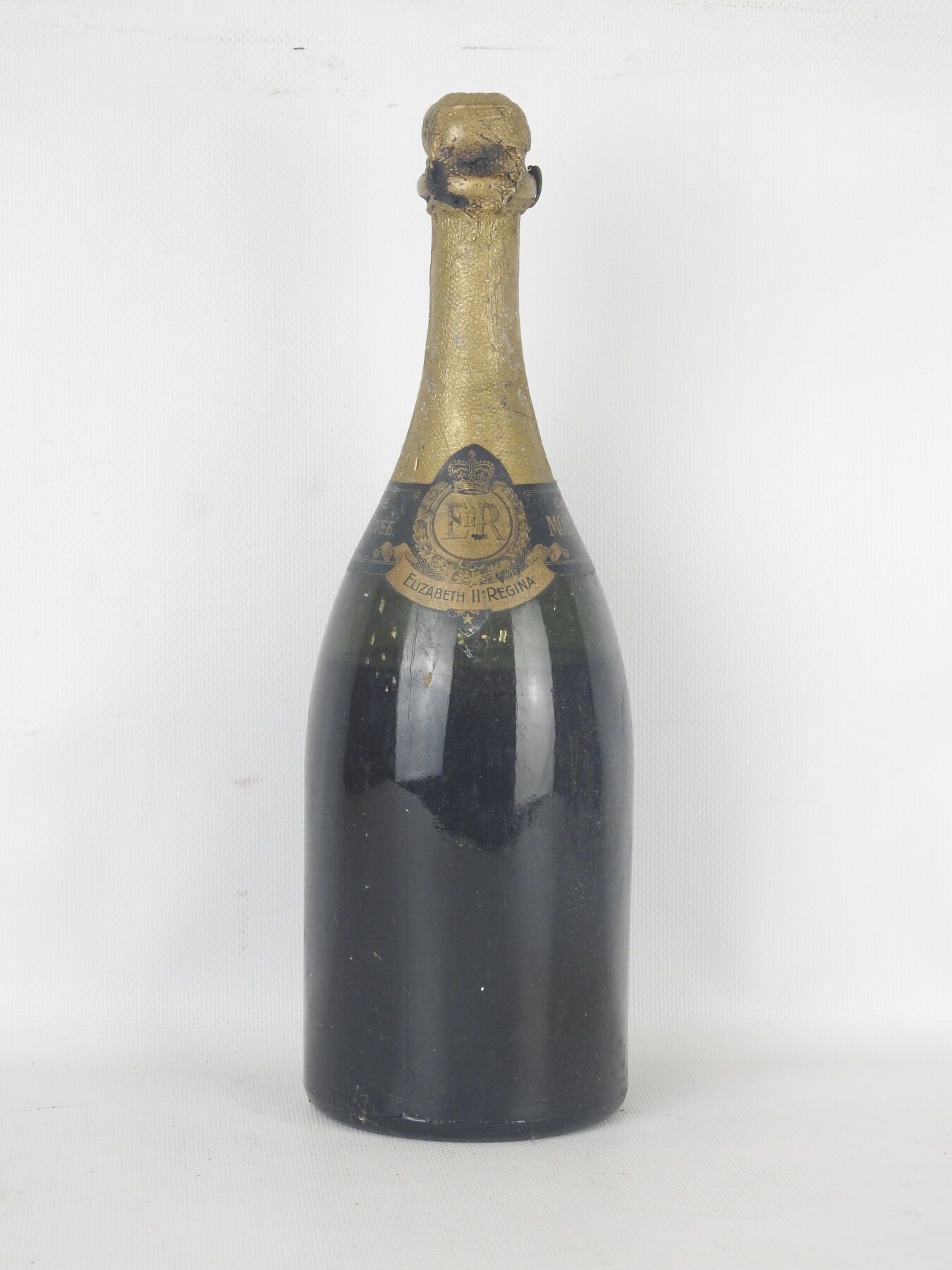 Null 1 botella de champán Moët et Chandon 1943 en homenaje a la coronación de la&hellip;