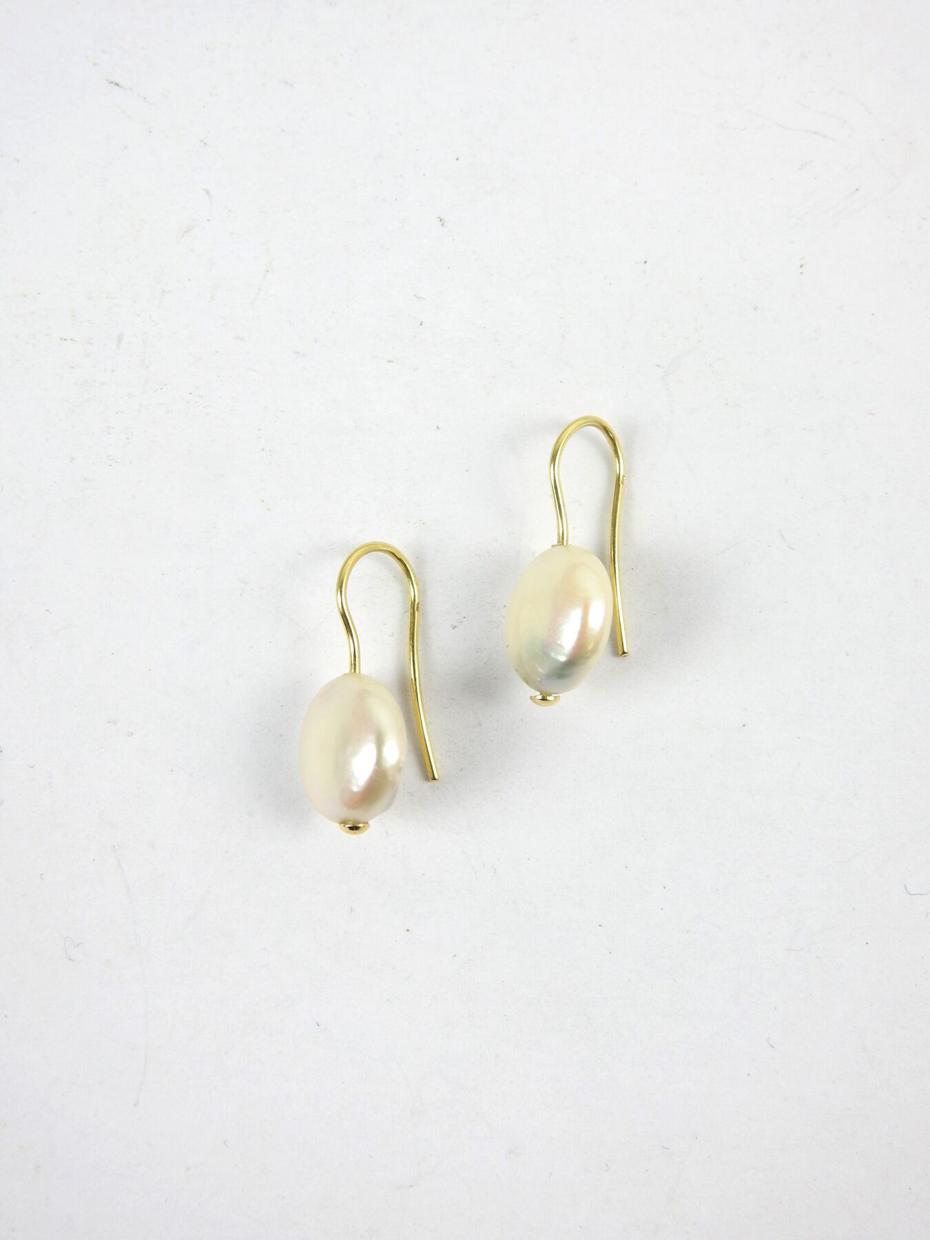 Null Pair of EARRINGS in 750/1000th yellow gold and white pearls. Gross weight 2&hellip;