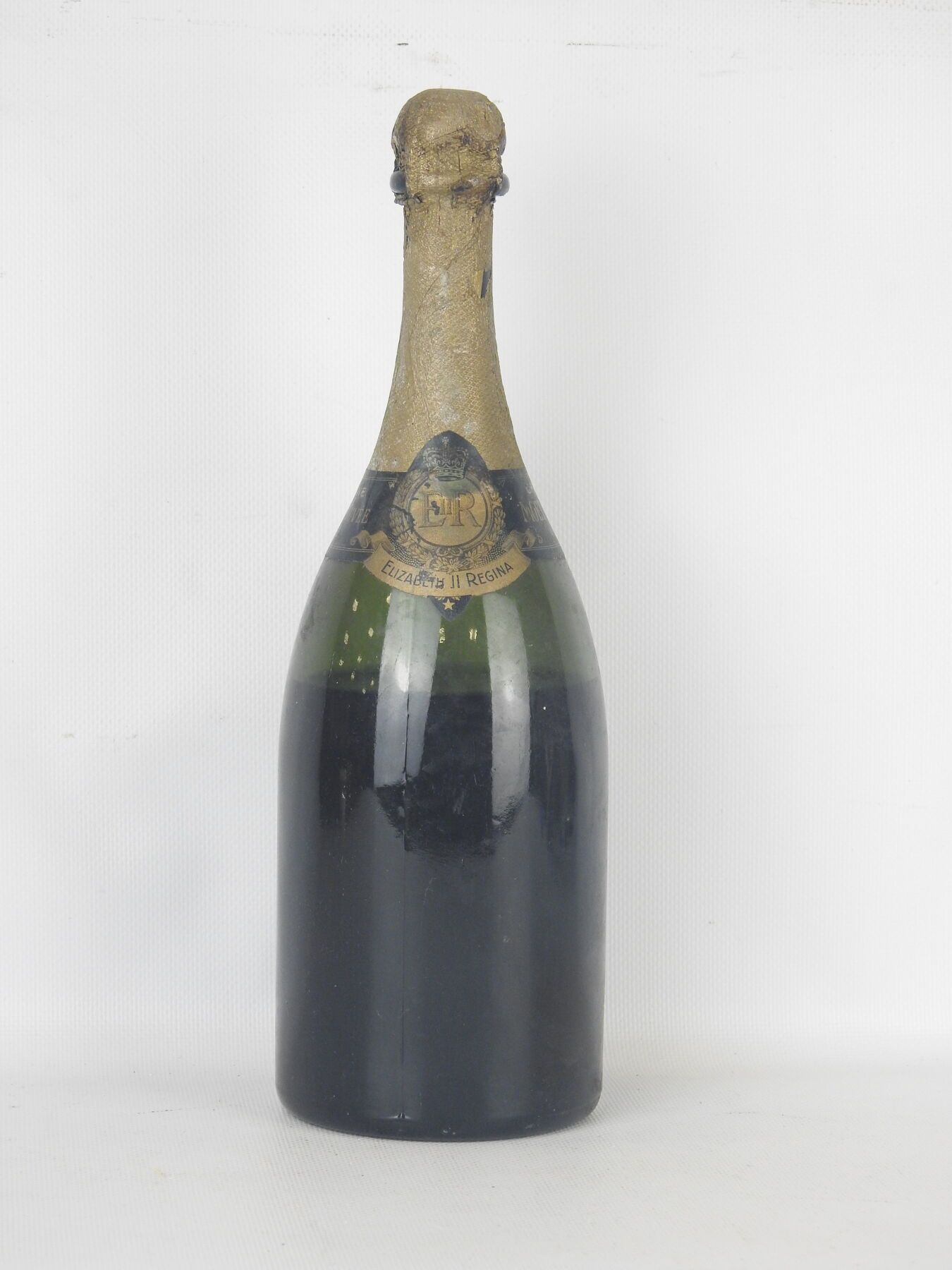 Null 1 Flasche Champagner Moët et Chandon 1943 als Hommage an die Krönung von Kö&hellip;