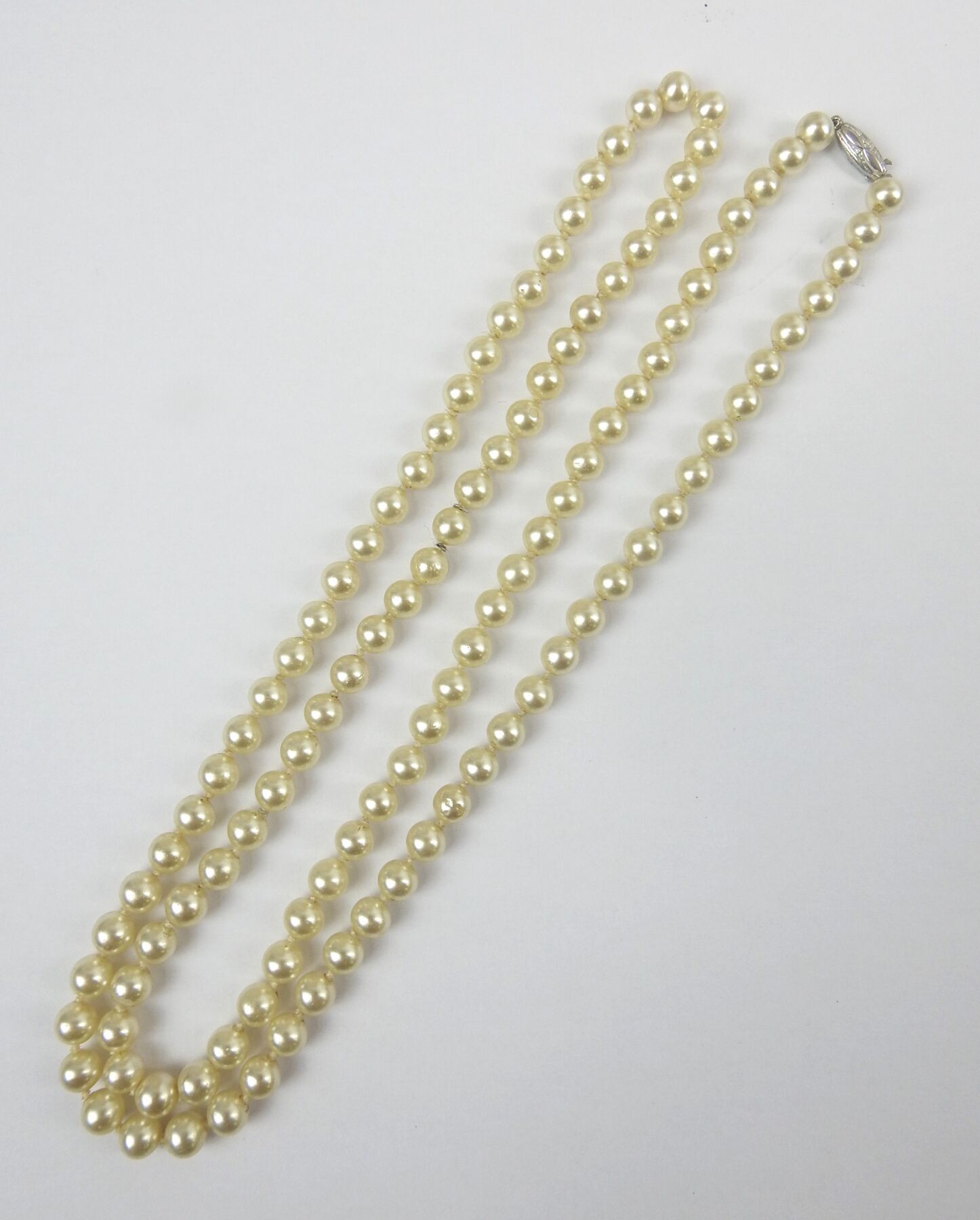 Null SAUTOIR de perlas con cierre de plata. L.94 cm
