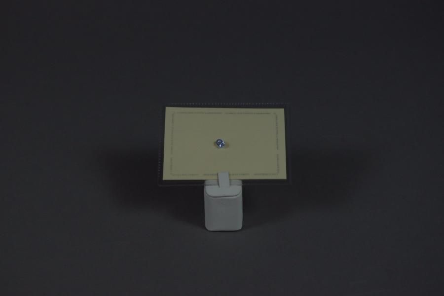 Null SAPHIR taillé bleu de forme ovale dans pochette de 1,67 carat.

Certificat &hellip;
