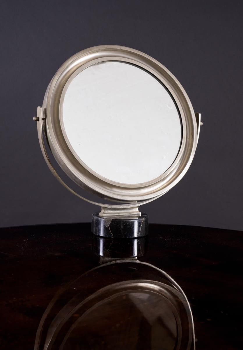 Sergio Mazza per Artemide, Specchio basculante da tavolo “Narciso”, Anni ‘60. St&hellip;
