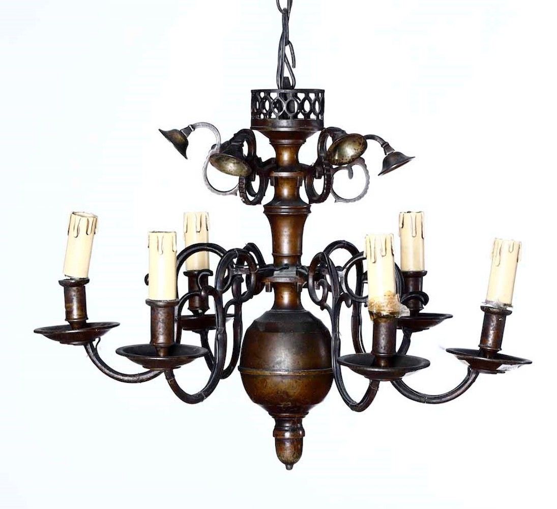 Lampadario in ottone a sei luci, XX secolo, altezza cm 40, diametro cm 47