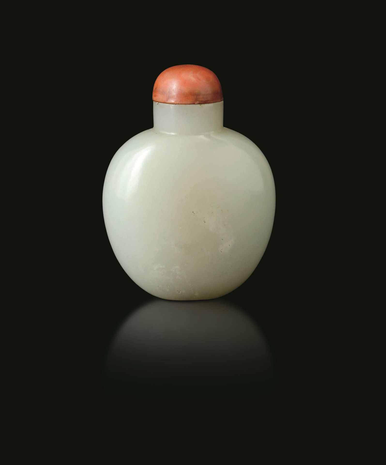 A white jade snuff bottle, China, Qing Dynasty 1800s.高6厘米