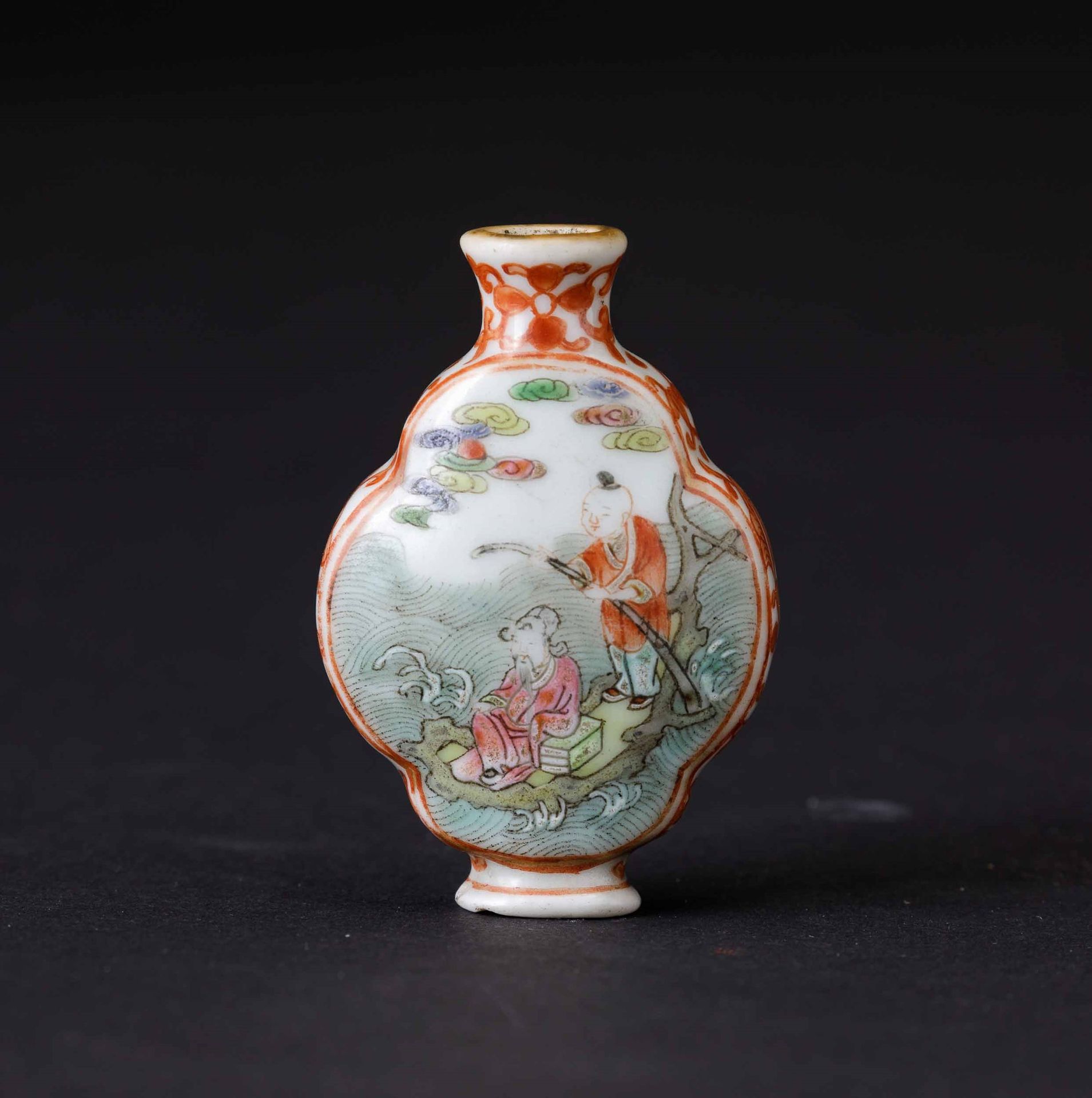 A porcelain snuff bottle, China, Qing Dynasty Jiaqing period (1796-1820). H 6cm