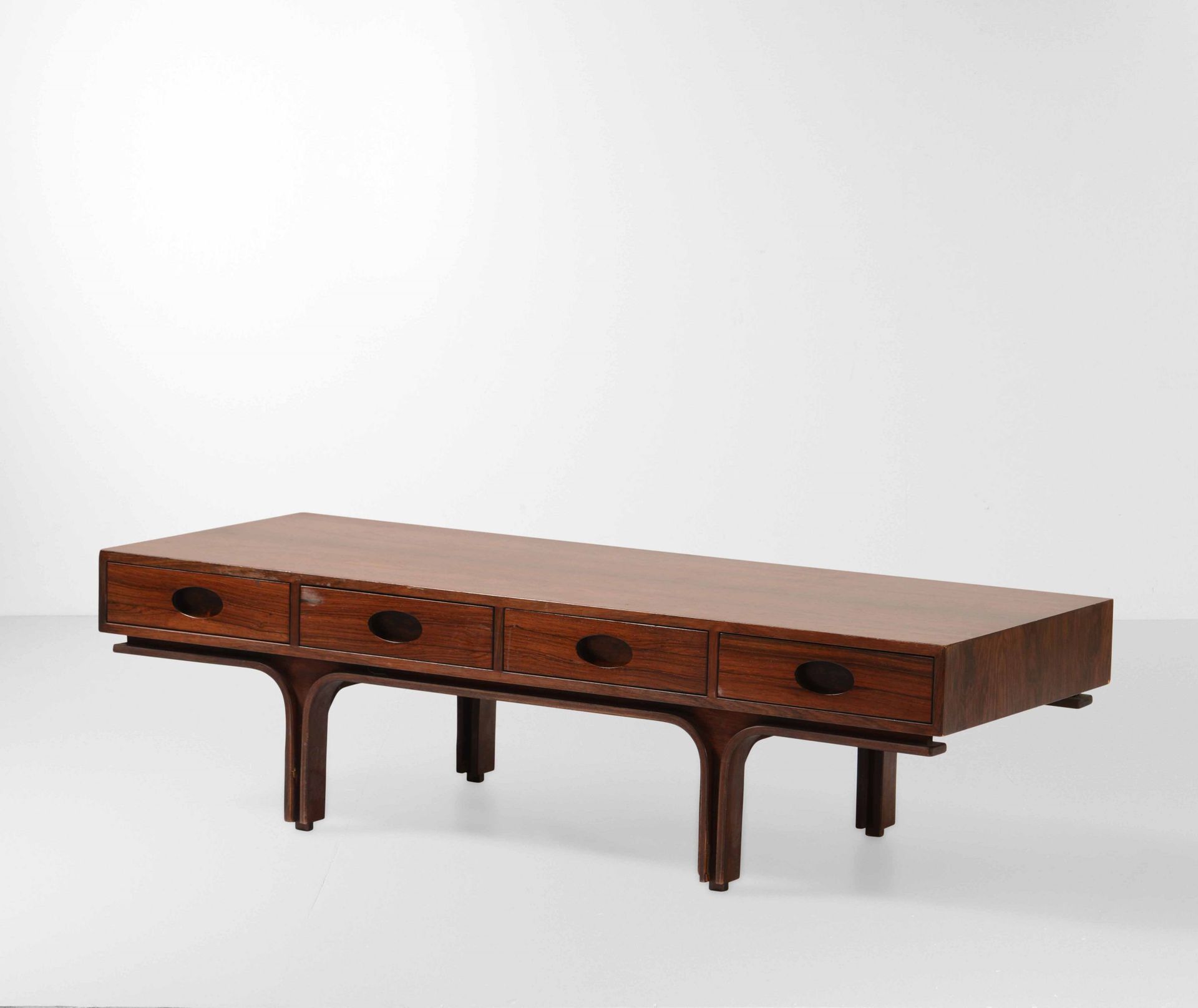 Gianfranco Frattini, Table basse avec cadre en bois. Fabricant Bernini, Italie, &hellip;