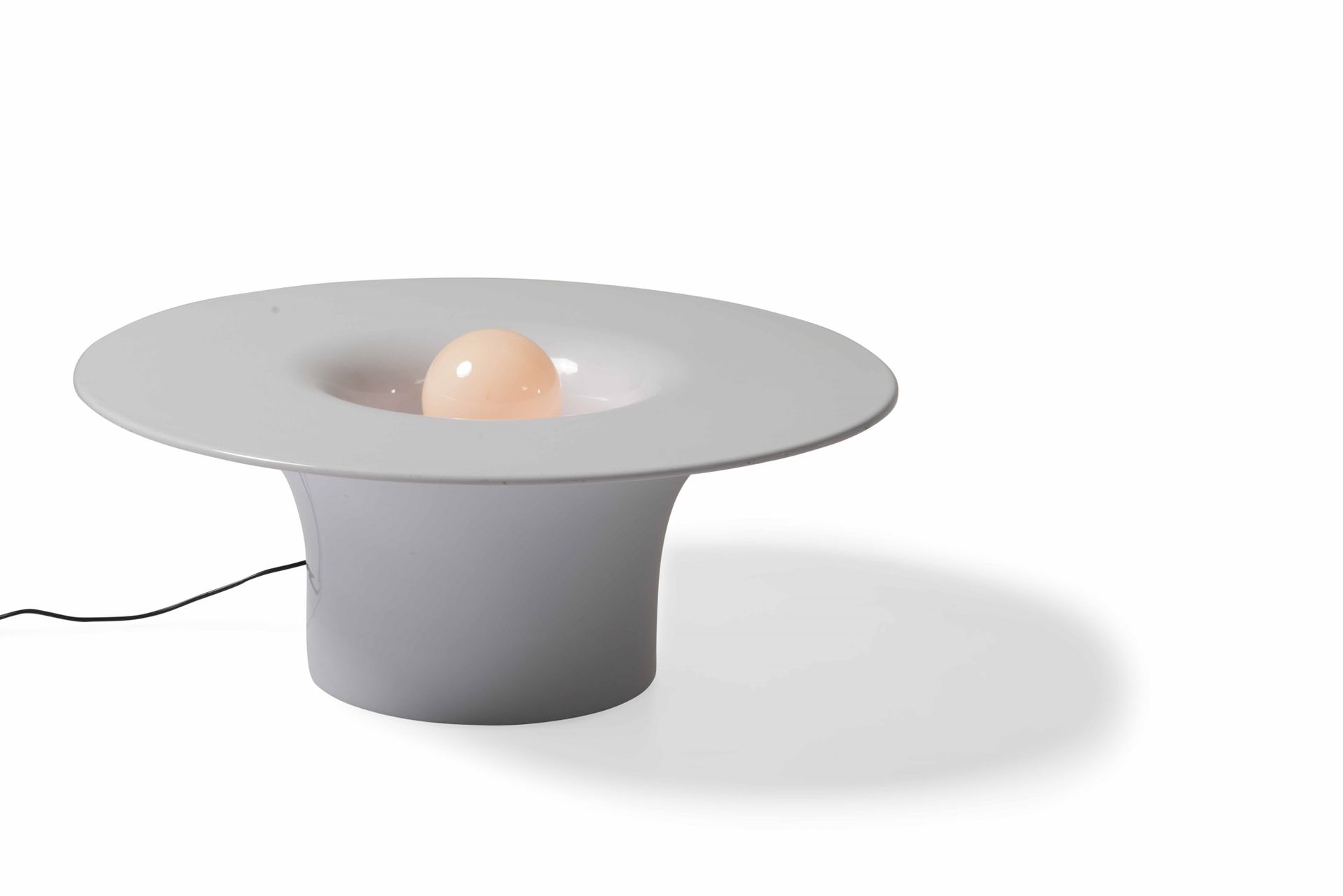 Lampada da tavolo con struttura in plastica termoformata e metallo., Produziert &hellip;