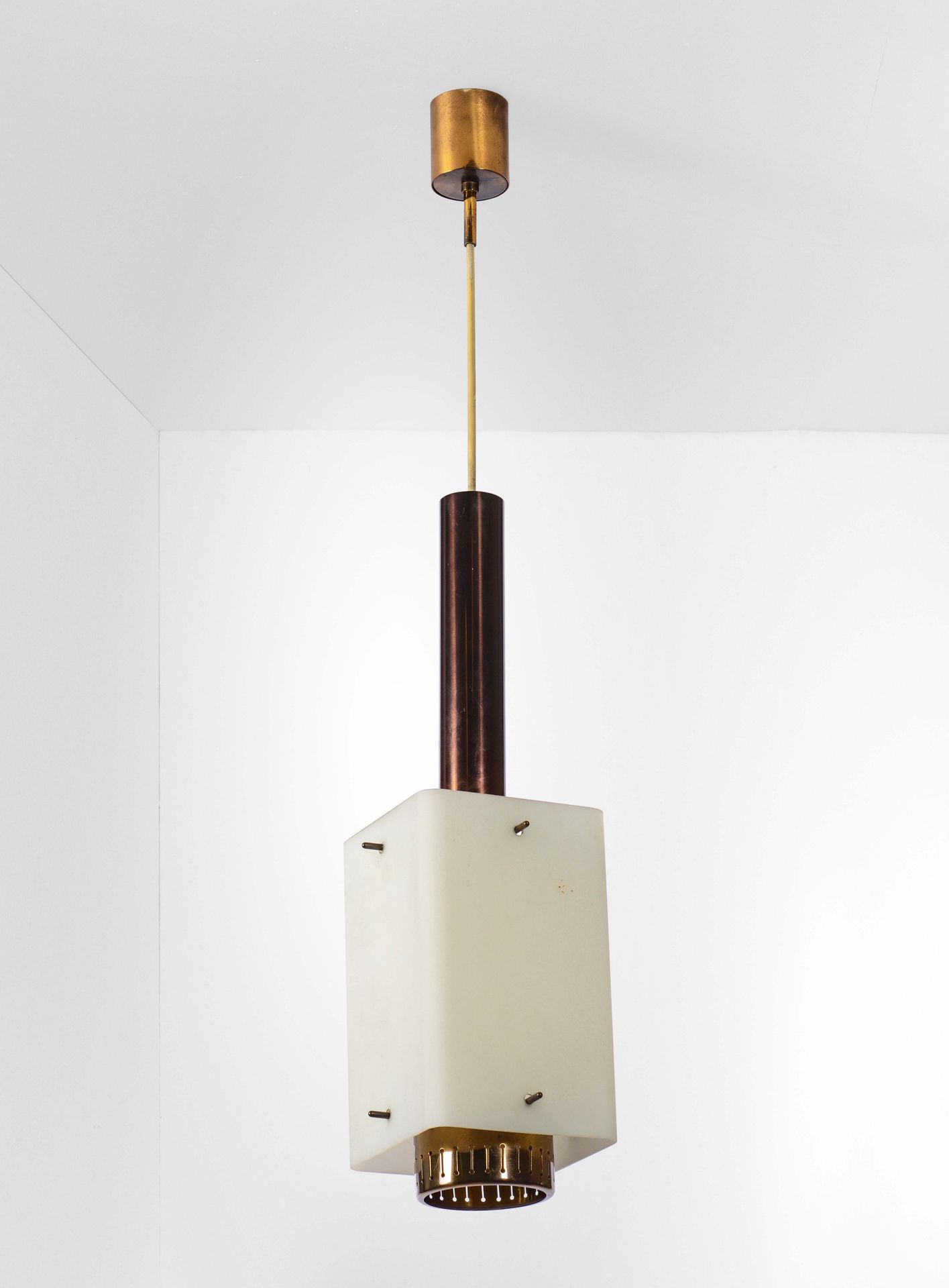 Stilnovo, Lampada a sospensione con struttura in metallo e ottone con diffusore &hellip;