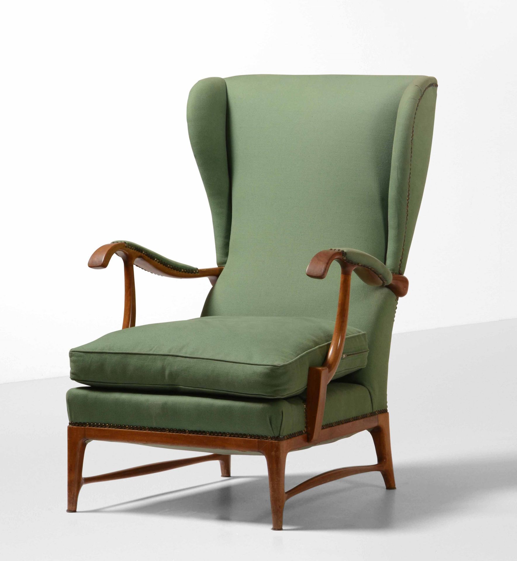 Paolo Buffa, 木质框架和支架的扶手椅，布艺椅套。 意大利制造，约1950年，cm 70x70x100
