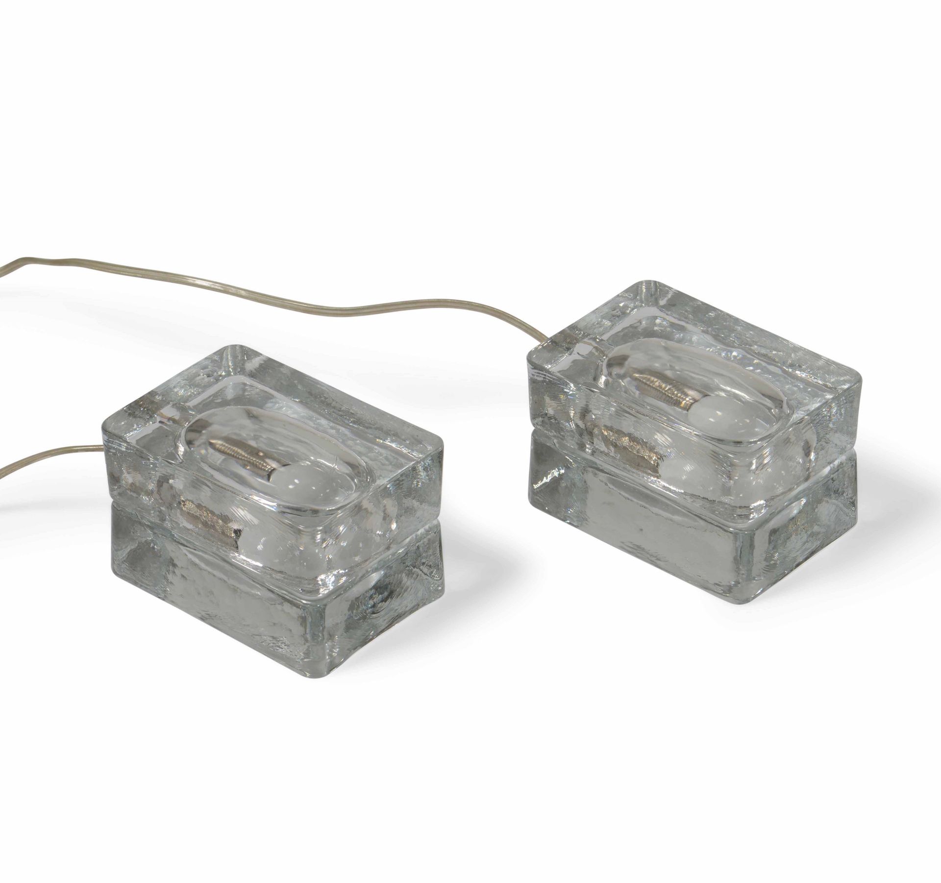 Fidenza Vetraria, 一对模制玻璃台灯。意大利Fidenza Vetraria公司出品，约1970年 cm 14x10 cm 14x10x9