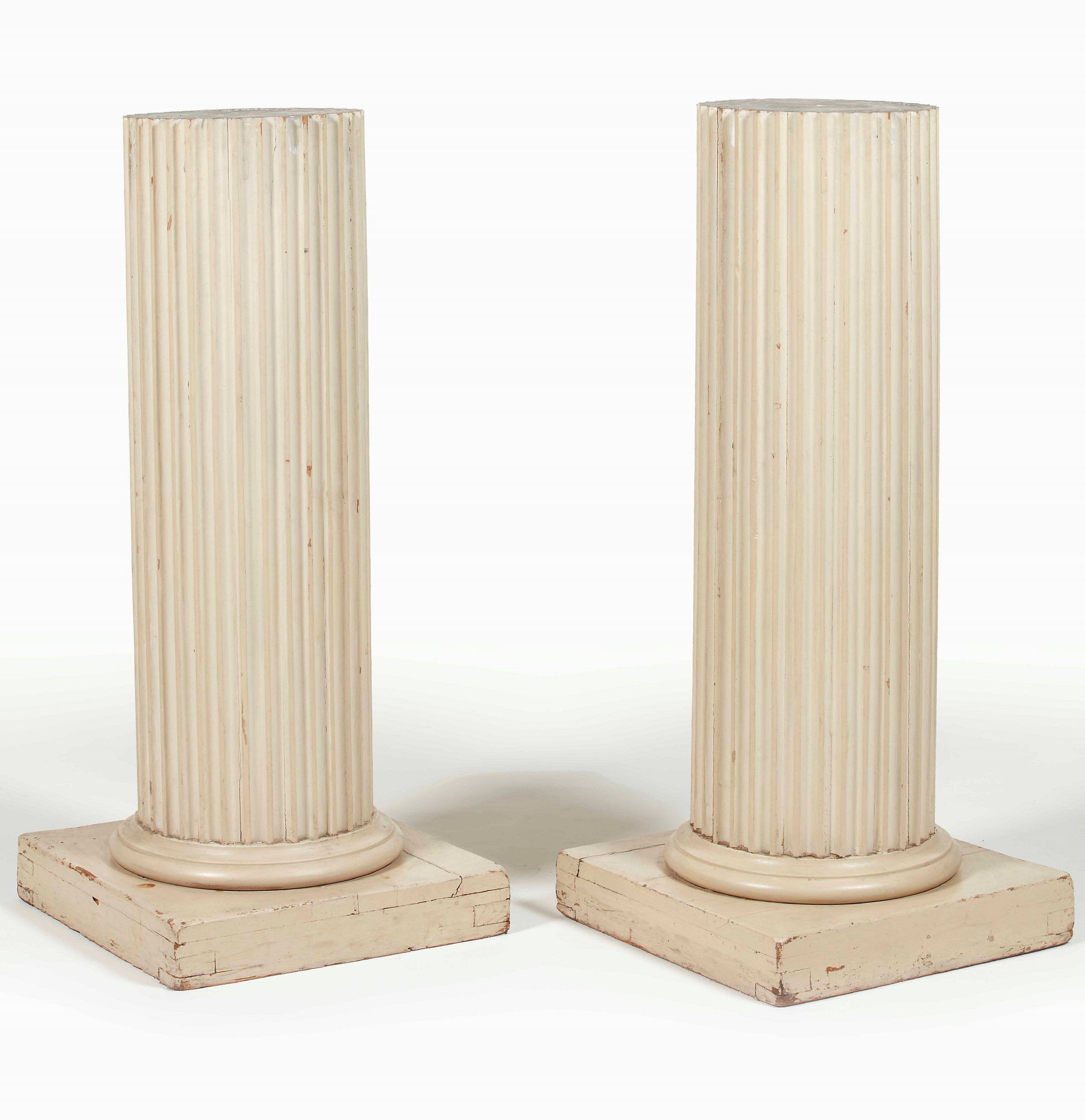 Coppia di colonne scanalate in legno laccato color avorio W.47 - D. 47 - H. 107厘&hellip;