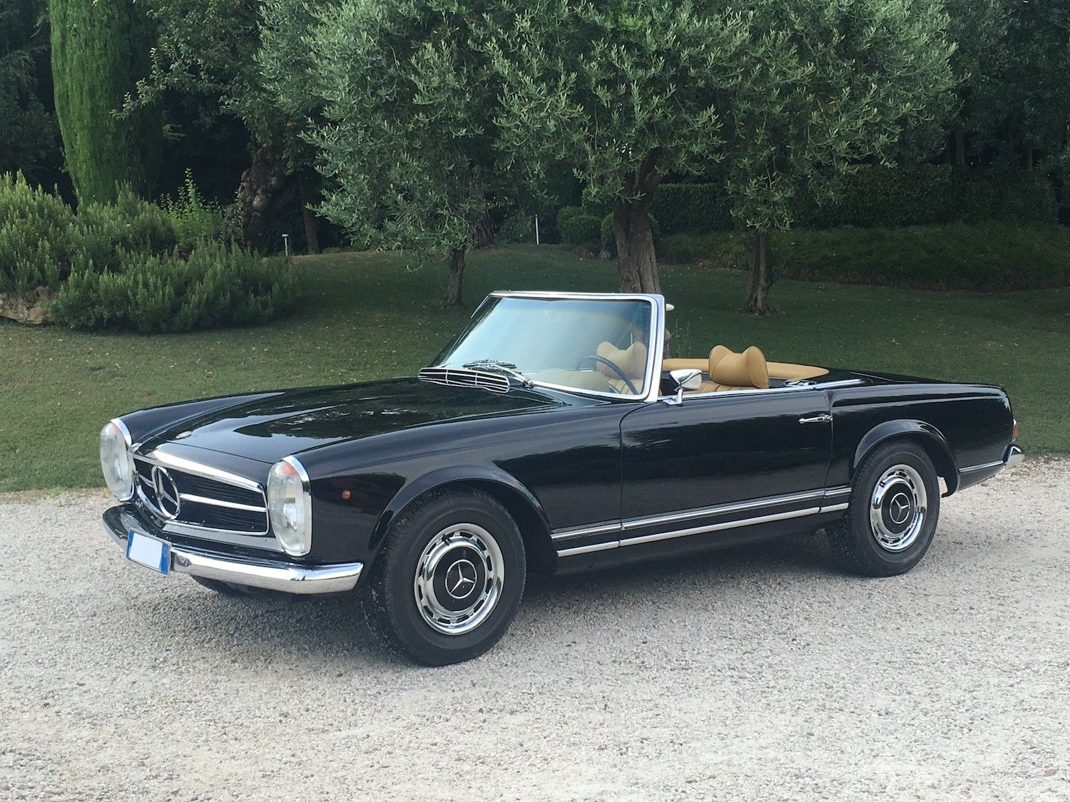 Mercedes Benz 280 SL, 1971 底盘11304410018806，发动机号130.983，汽车有ASI证书。, 这辆车有一个直列6缸的发动&hellip;