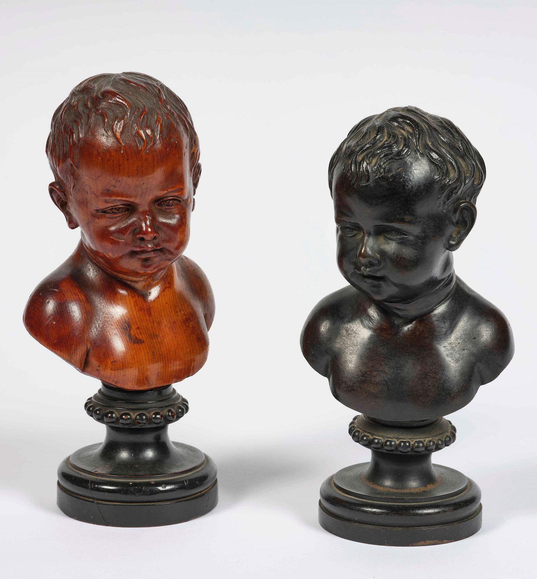 Due busti di fanciullo in legno scolpito e bronzo fuso. Arte italiana del XIX se&hellip;