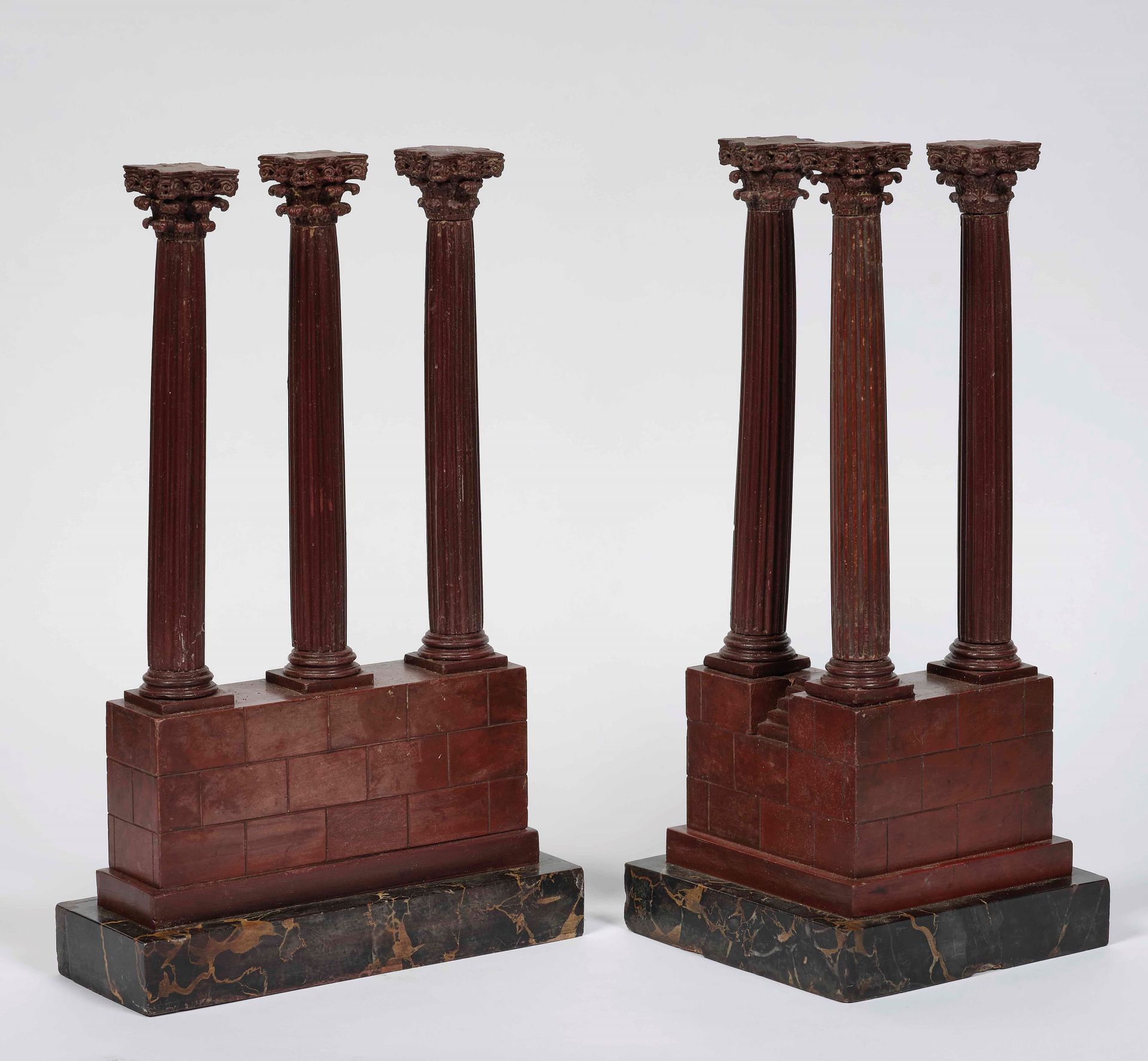Due modelli architettonici del tempio di Giove Tonante a Roma. Marmo rosso antic&hellip;