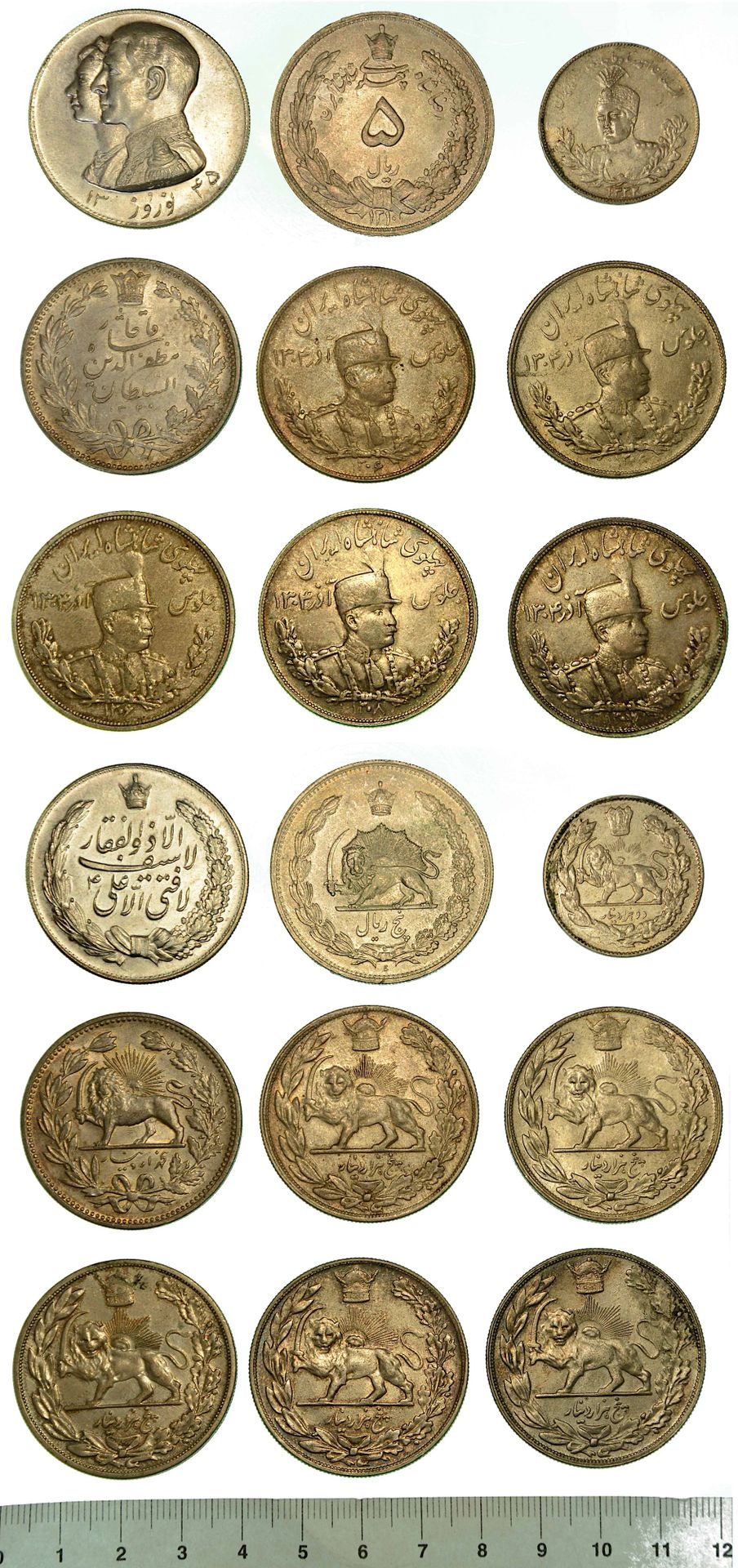 Monete estere PERSIA/IRAN。一批八枚硬币和一枚奖章。
莫扎法尔-丁-沙阿-卡贾尔，1896-1907。5克朗。艾哈迈德-沙阿-卡贾尔，1&hellip;