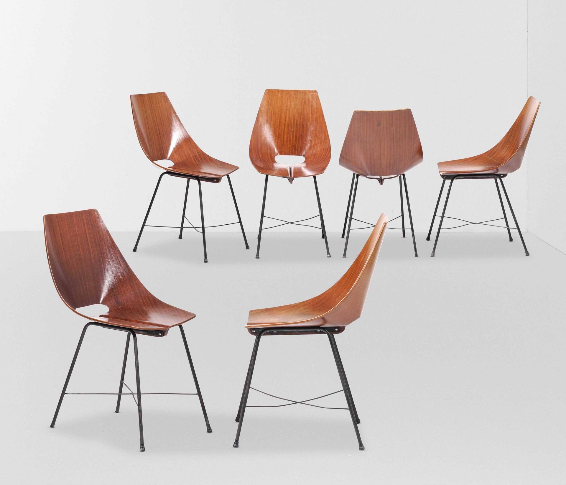 Società compensati curvi 六把椅子，管状金属框架和弯曲的胶合板座椅，意大利制造，约1950年，W. 46 - D. 50 - H. 85&hellip;