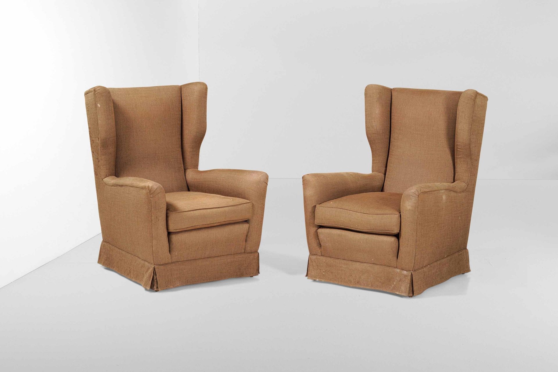 Melchiorre Bega Paire de fauteuils avec structure en bois et revêtement en tissu&hellip;