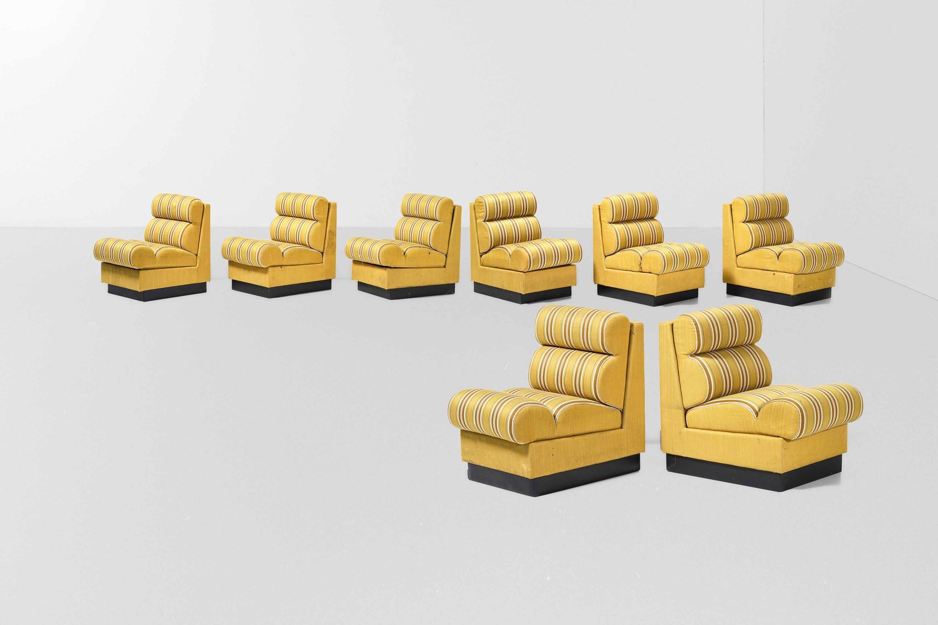 Divano componibile Eight modules with wooden frame and fabric upholstery, Prod. &hellip;