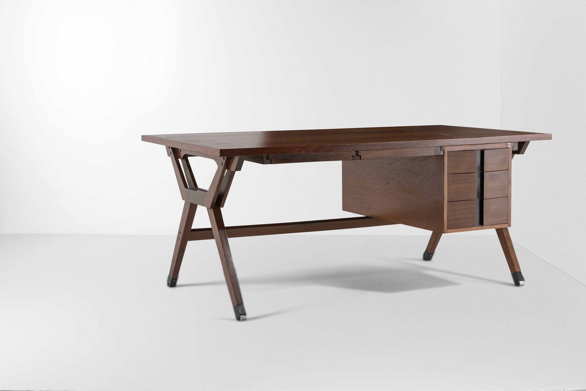 ICO PARISI Terni办公桌，结构、抽屉和支架为木质和金属细节。意大利MIM公司出品，1958年，宽170-深90-高73厘米，书目，R.Lietti&hellip;