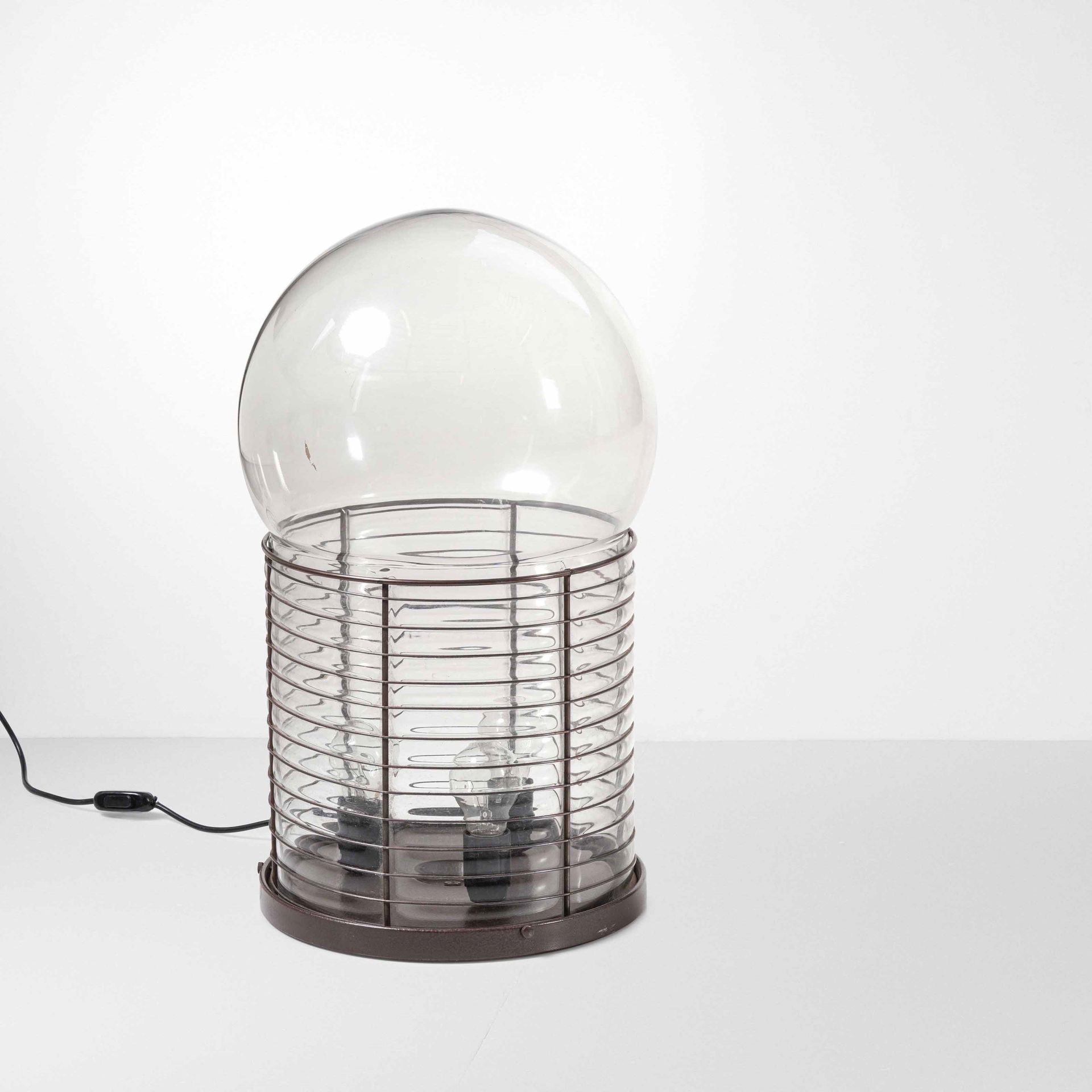 GAE AULENTI Lampe de table Alcinoo, avec structure en métal et diffuseur en verr&hellip;