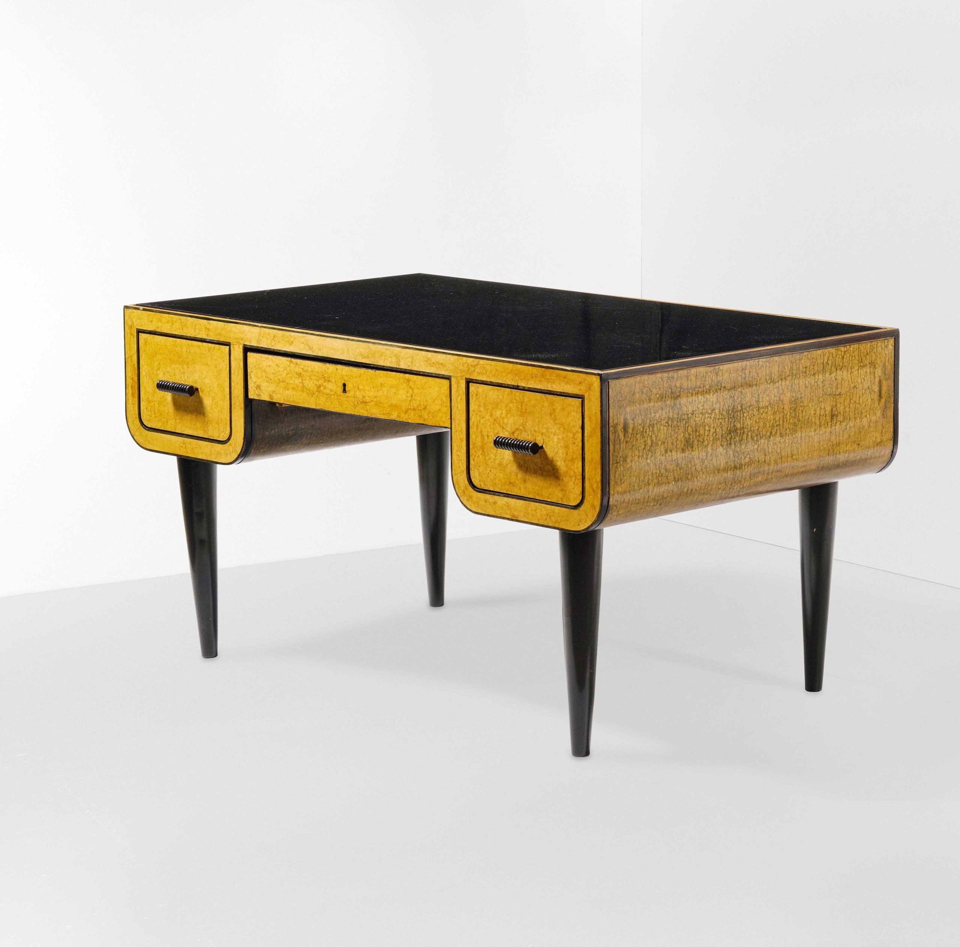 Giuseppe Pagano Pogatschnig (attribuzione) 书桌，黄杨木框架，黑檀木支架和把手，黑色乳白玻璃桌面，意大利制造，约193&hellip;