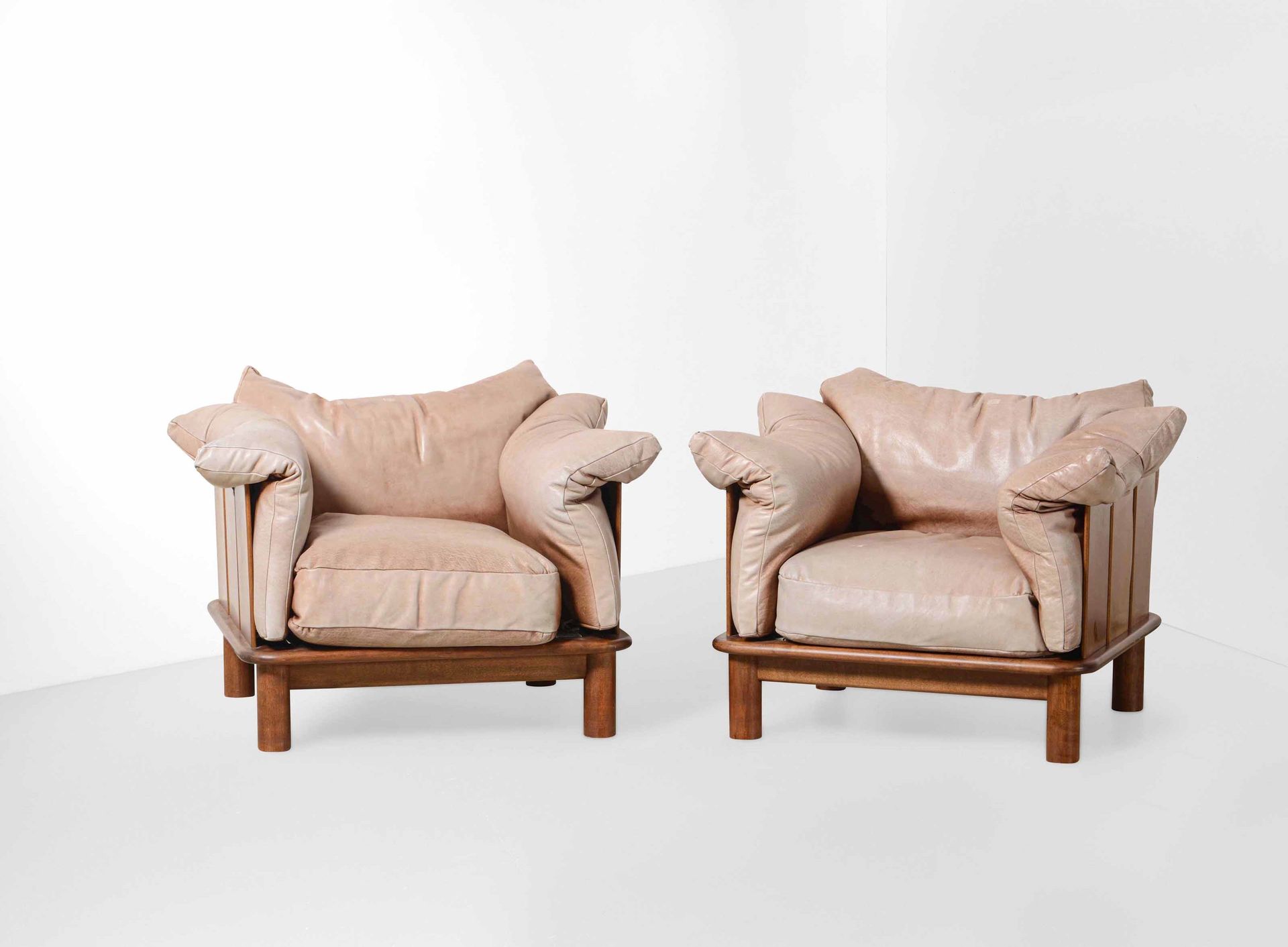 De Pas d'Urbino Lomazzi 一对扶手椅mod.Pitti，木质框架和支撑，皮革装饰，Prod.Poltronova，意大利，1977年，cm&hellip;