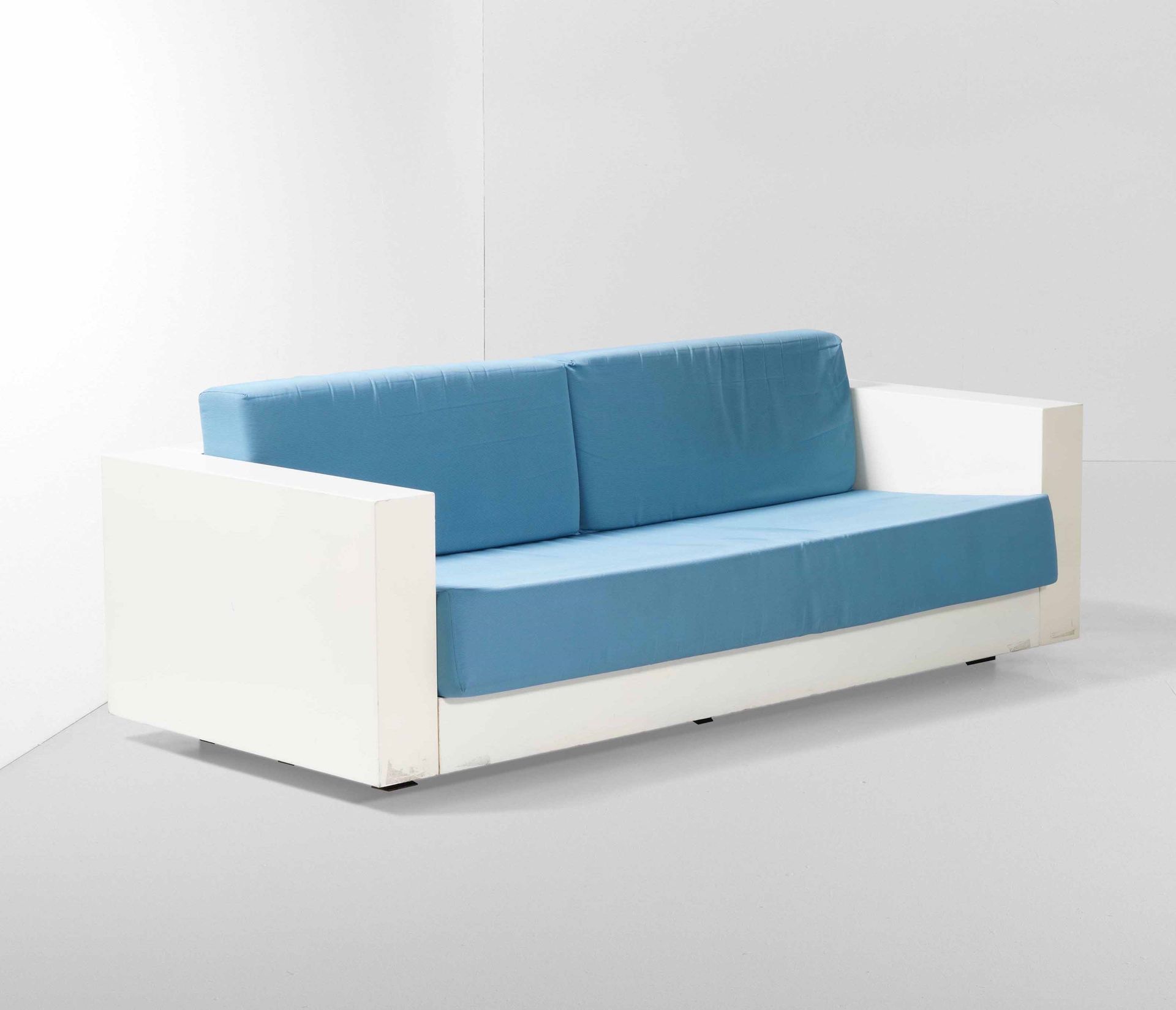 Lella e Massimo Vignelli Saratoga mod. Sofa with lacquered wood frame and fabric&hellip;