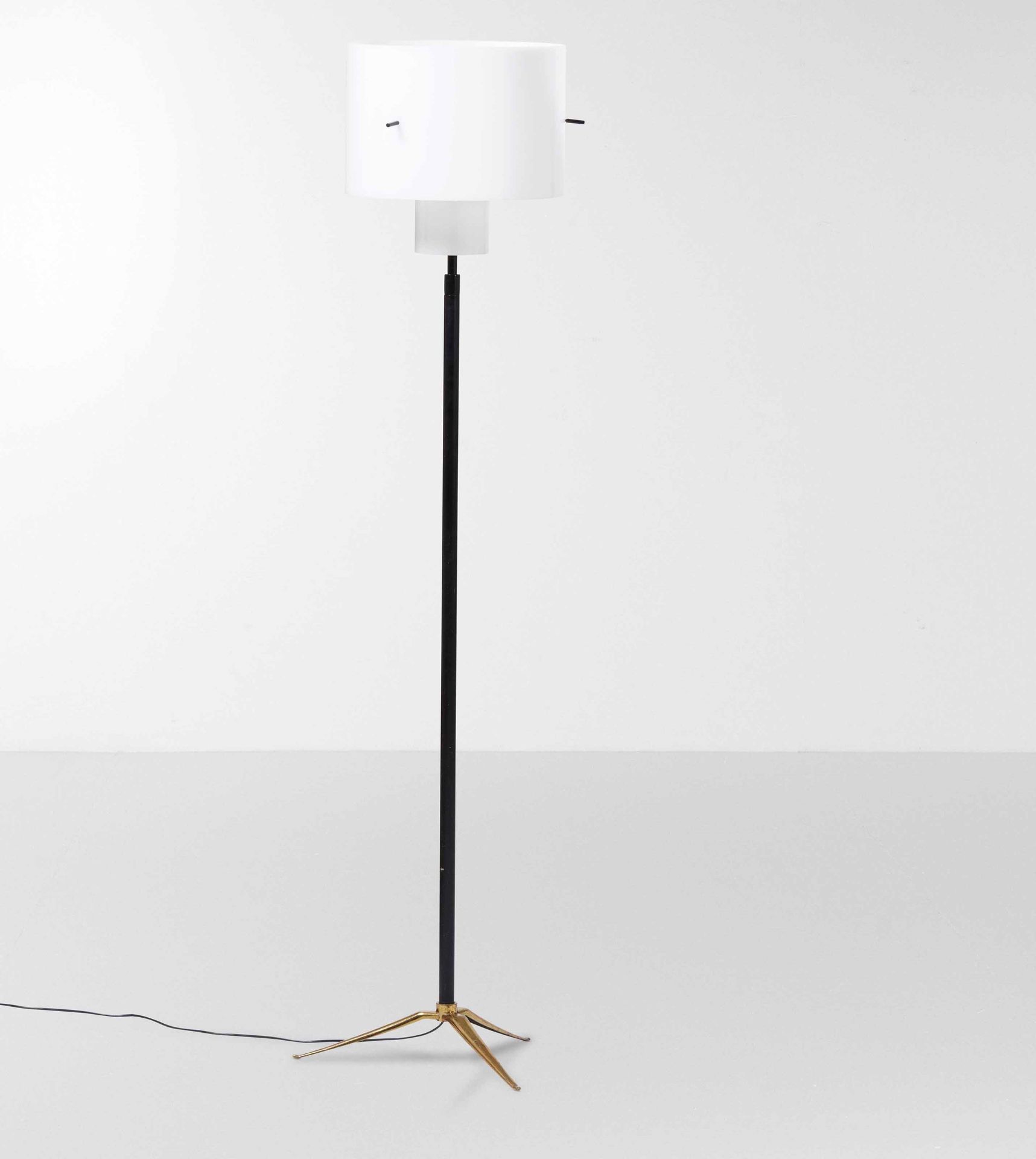 STILNOVO Lampadaire avec structure en métal laqué, base en laiton et diffuseur e&hellip;