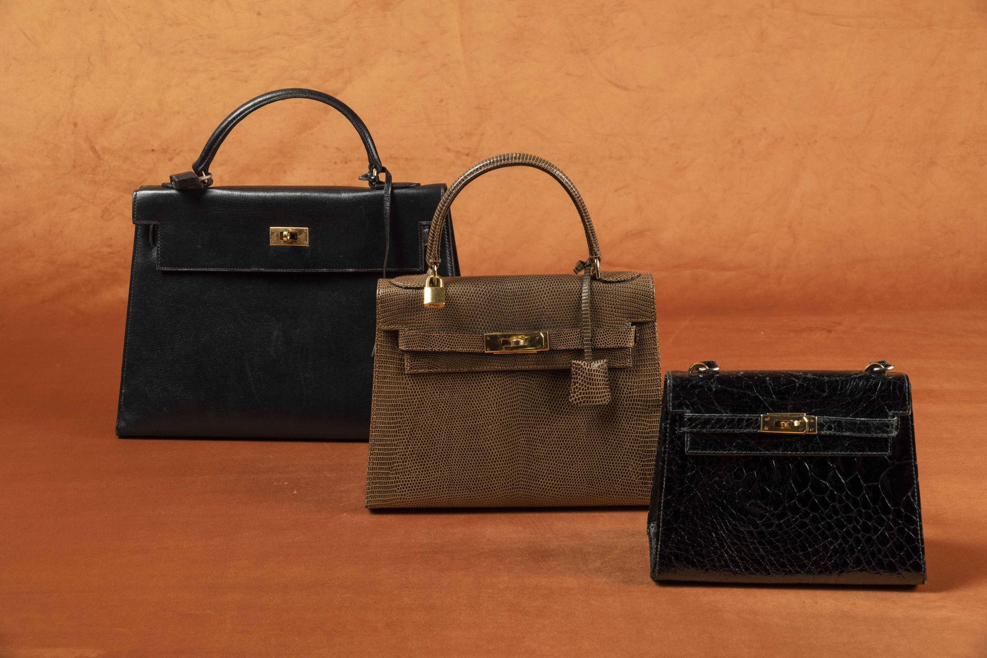 Borsa \Kelly\" Hermès in pelle nera, anni '60" Unita a replica di borsa modello &hellip;