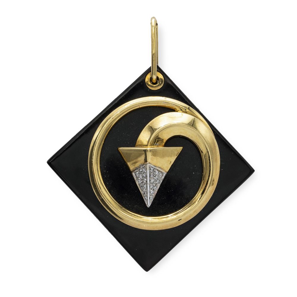 Saggittarius shaped pendant in 18kt two-color gold and diamonds 1970/80, peso 19&hellip;