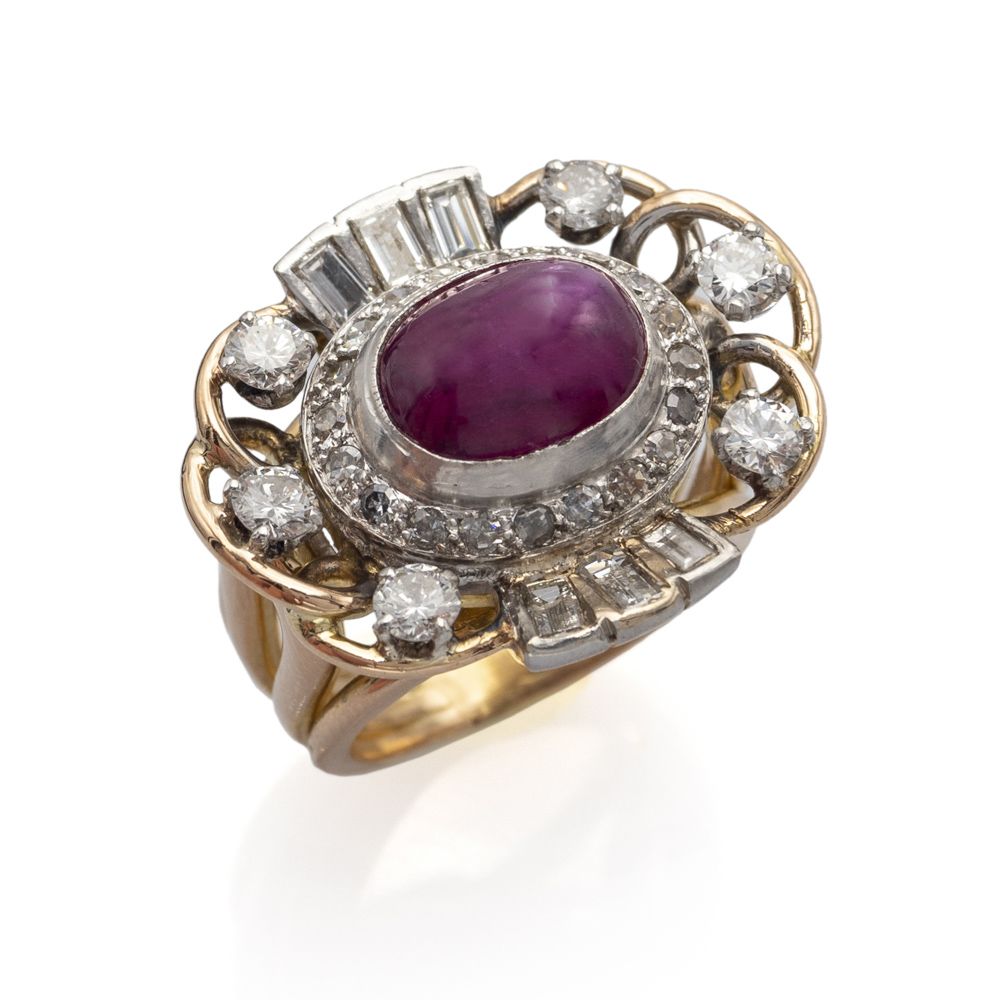 Yellow gold and platinum with natural Burmese ruby ct 3.20 1940/50年代，重量为15克，没有经过&hellip;