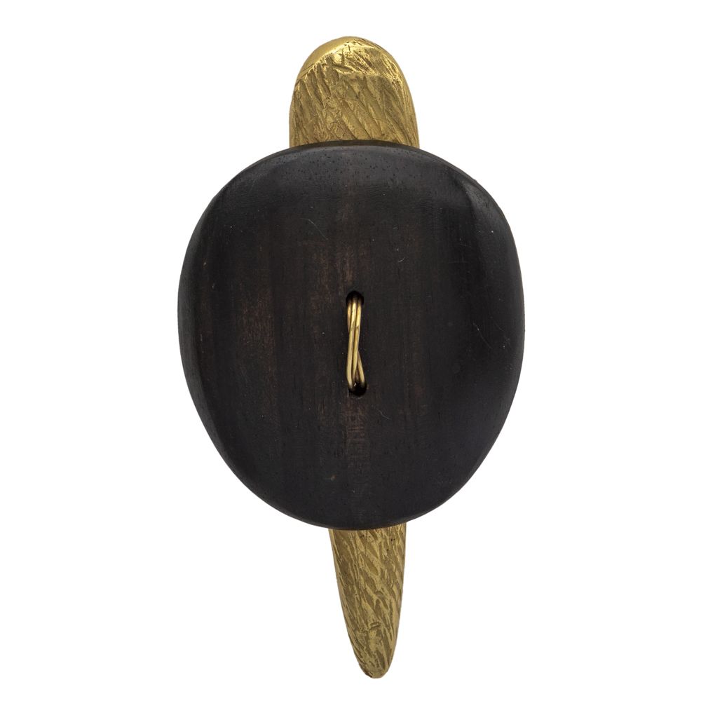 18kt yellow gold and wood sculpture brooch 署名Hedy Martinelli，1970/80年代，重量27克。