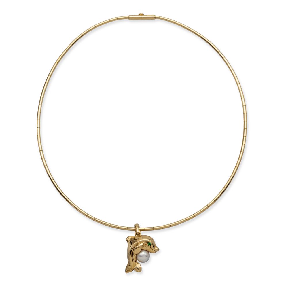 Cartier, necklace with Dolphin shaped pendant 签名和编号，重22克，18K黄金项链，18K黄金海豚与养殖珍珠8毫米&hellip;