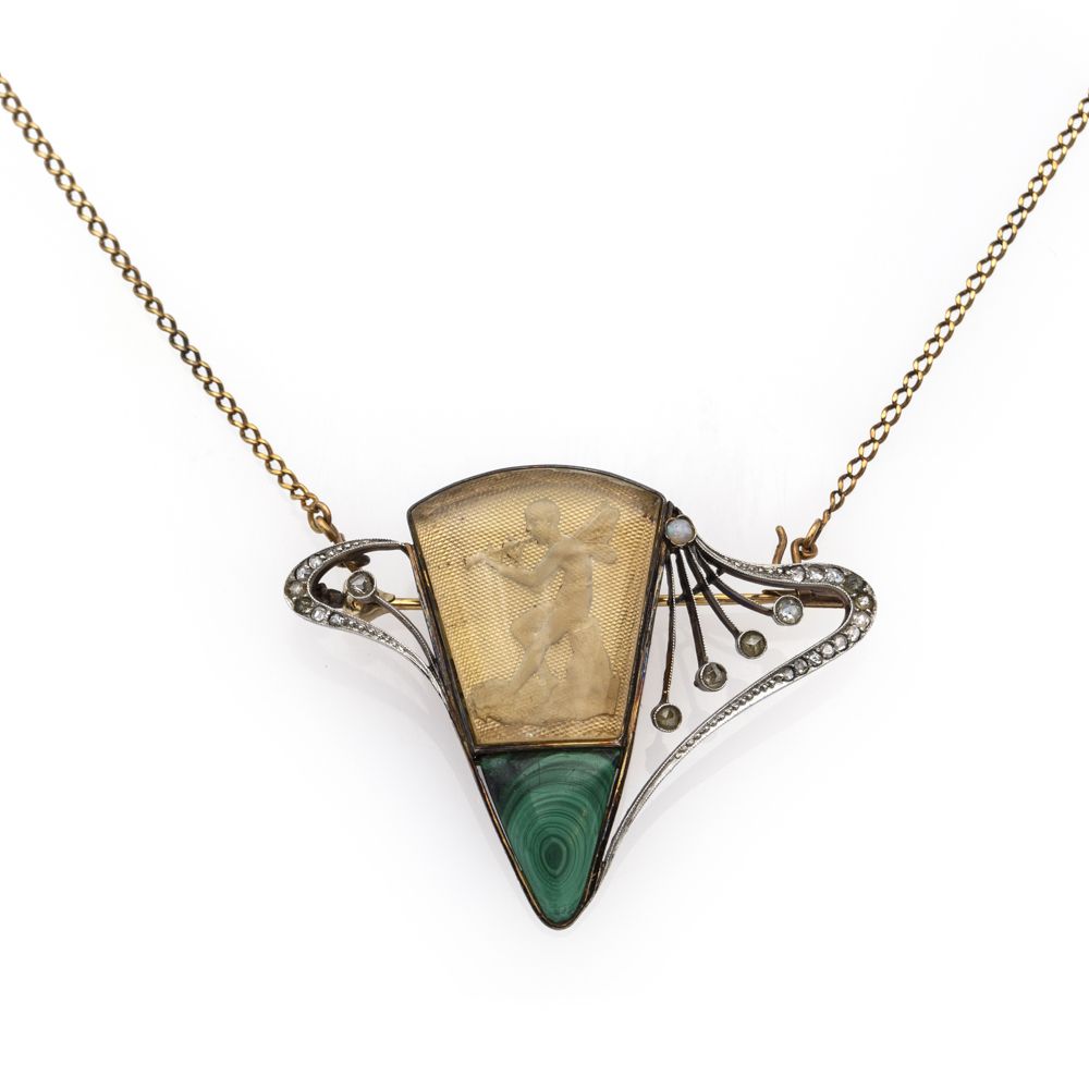 Gold, silver and rock crystal Liberty pendant brooch 20世纪初，重19克，描绘了一个音乐人，孔雀石部分，钻&hellip;