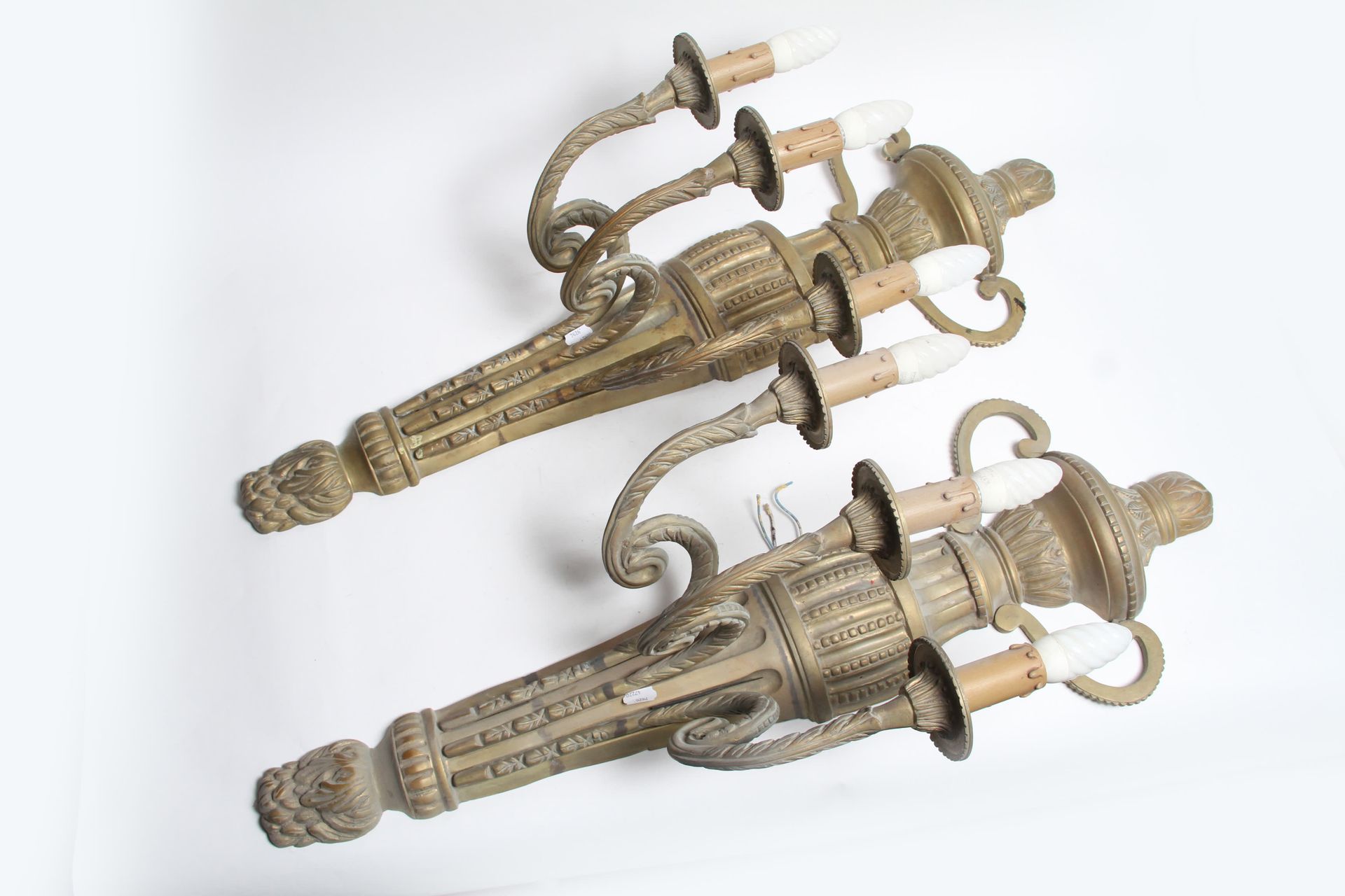 Null LARGE PAIR OF LOUIS XVI STYLE LIGHTS WITH THREE BRONZE ARMS, H 100cm