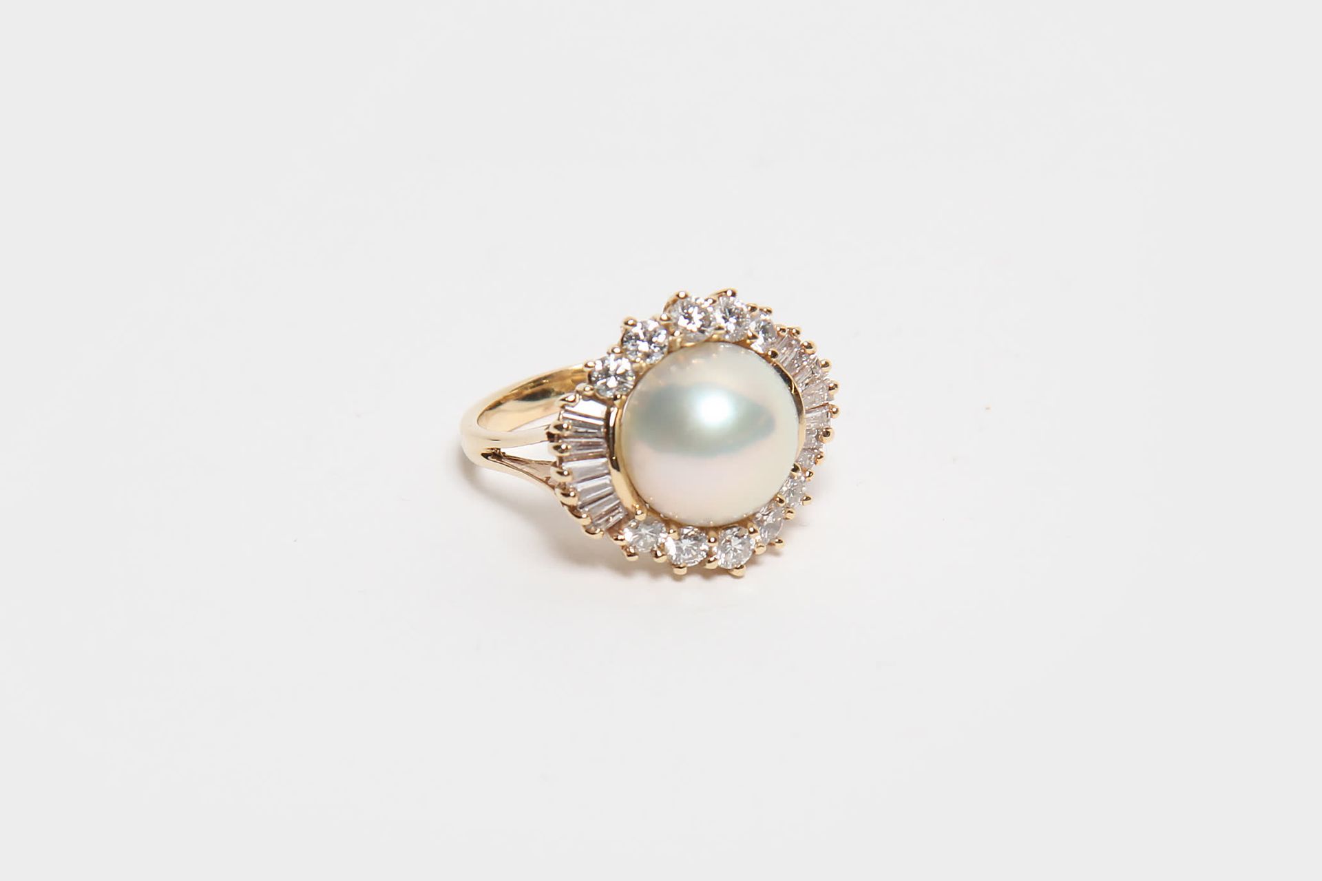 Null 14K YELLOW GOLD RING CENTERED WITH A MABE PEARL IN A SET OF BRILLIANT AND D&hellip;