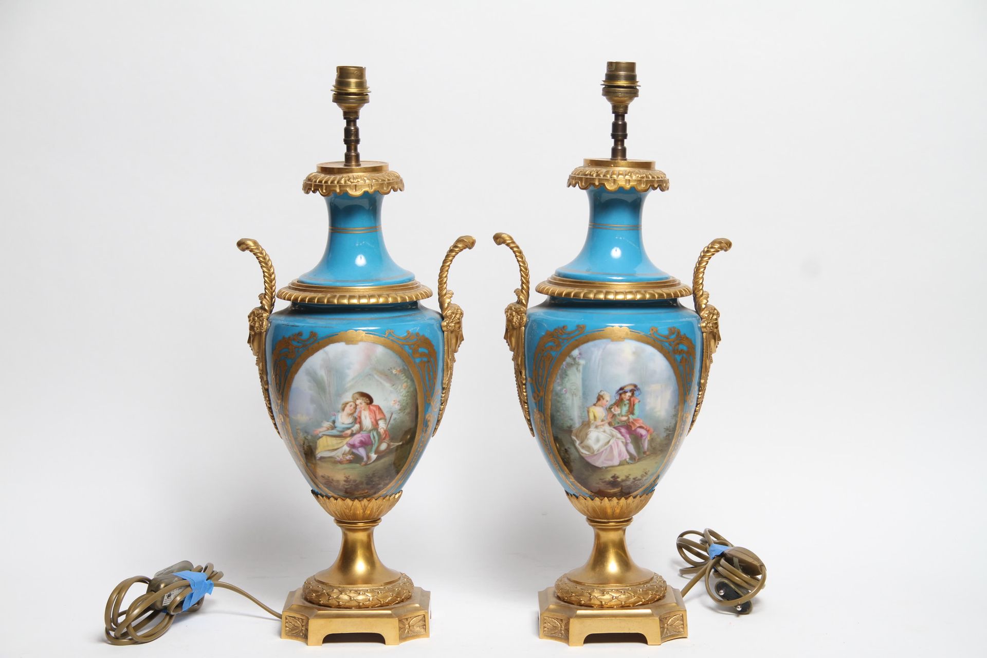 Null PAIR OF PORCELAIN LAMPS PAINTED IN THE TASTE OF SEVRES, DECORATED WITH SCEN&hellip;