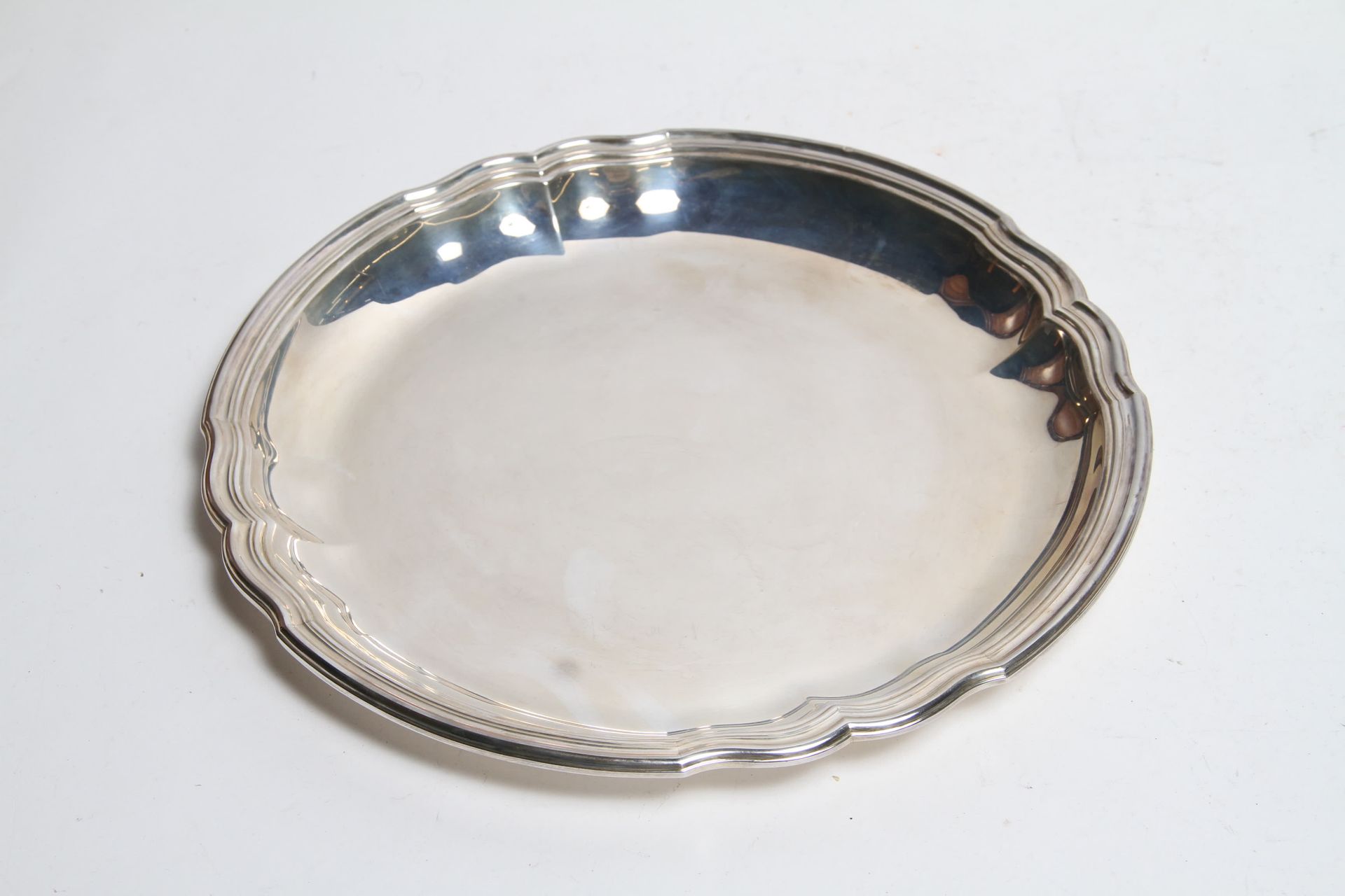 Null PUIFORCAT, ROUND PLAT WITH CONTOURED SILVER MINERVE POINCON (867 grs)