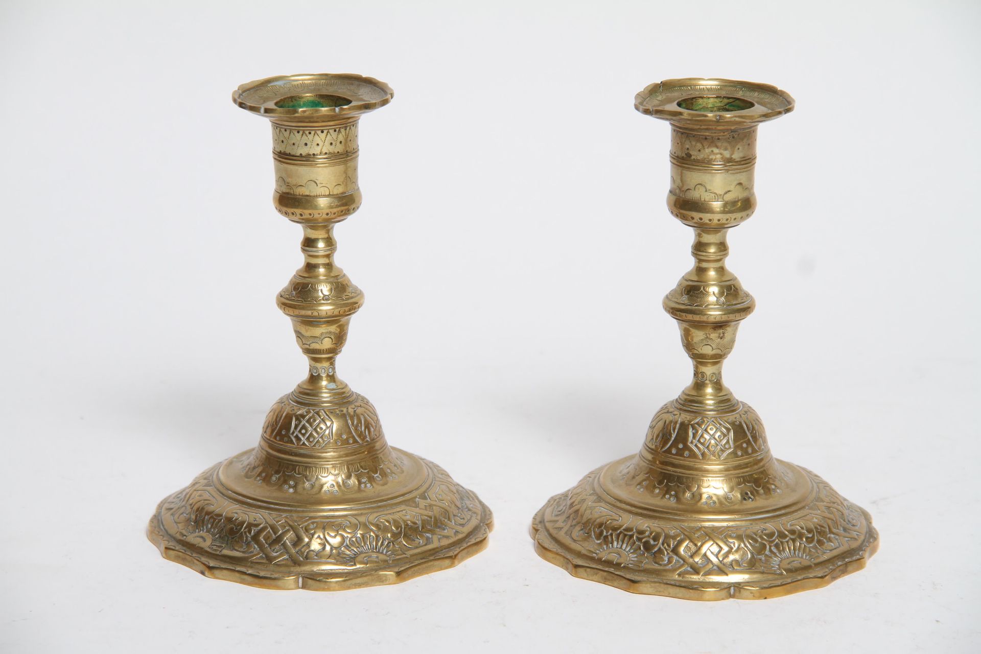 Null PAIR OF BRONZE TOILET TORCH IN THE LOUIS XIV STYLE. XIXth century. H 14cm.