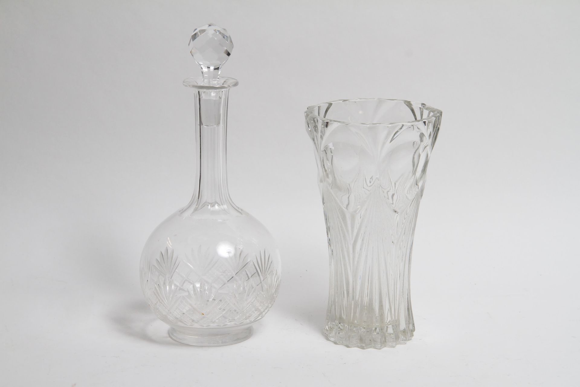 Null 波西米亚风格的水晶花瓶和带软木塞的水晶酒壶的尺寸