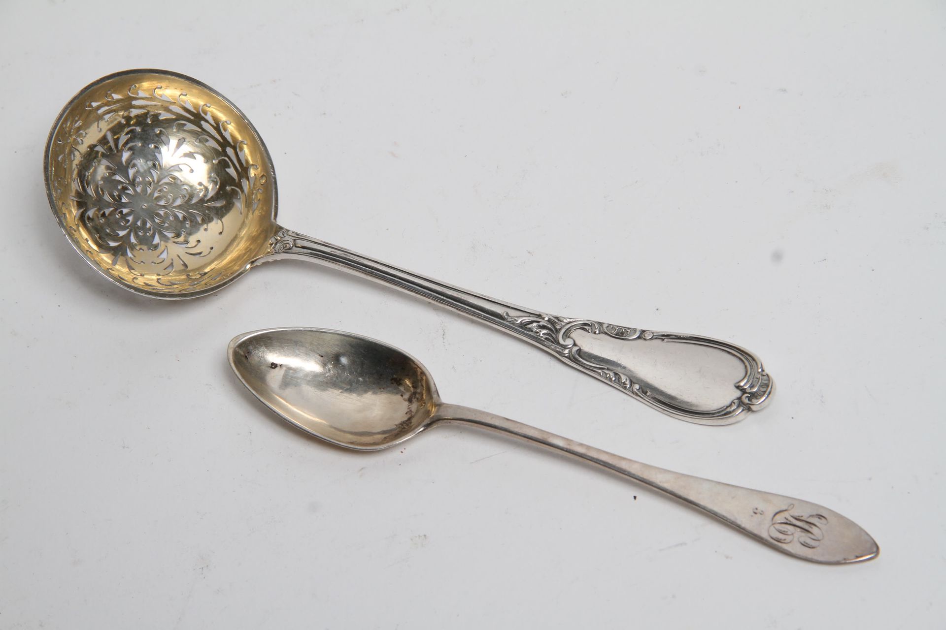 Null SILVER ROCAILLE STYLE SPOON MINERVE AND A SILVER SPOON 800°/ooo (70 grs)