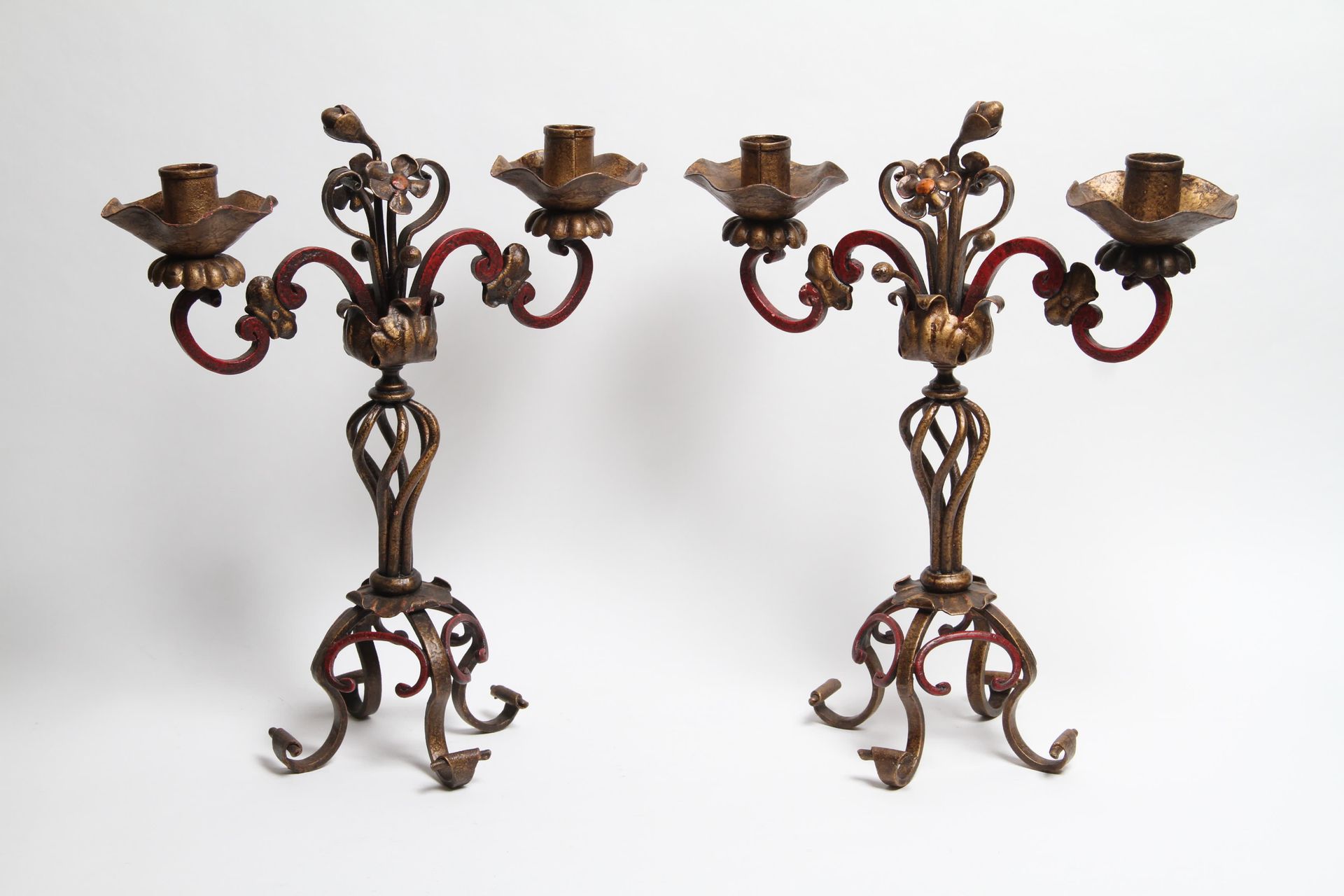 Null PAIR OF TORCHES WITH TWO ARMS OF LIGHTS IN PAINTED WROUGHT IRON