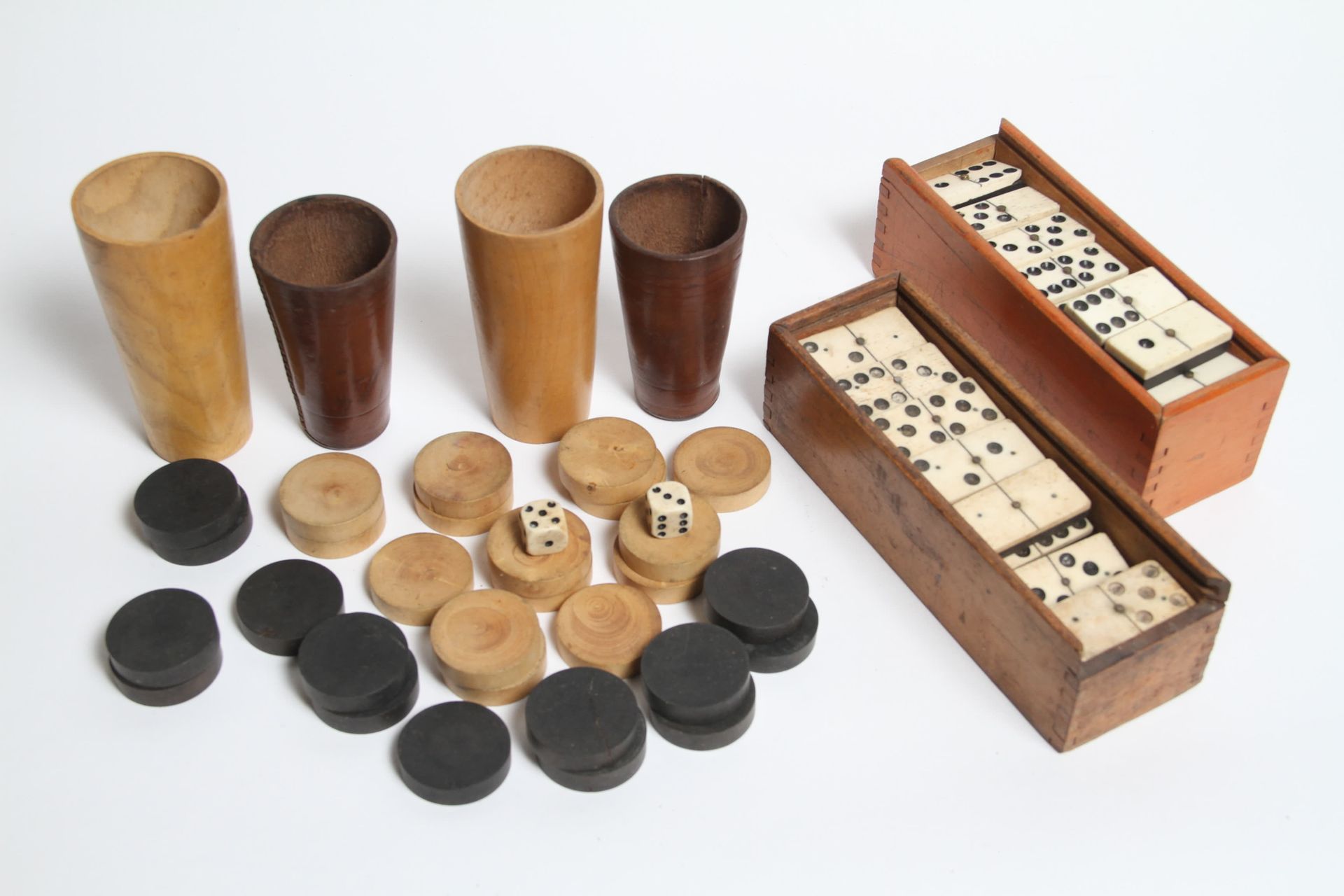Null SET OF TWO SETS OF DOMINOES AND BAKGAMMON