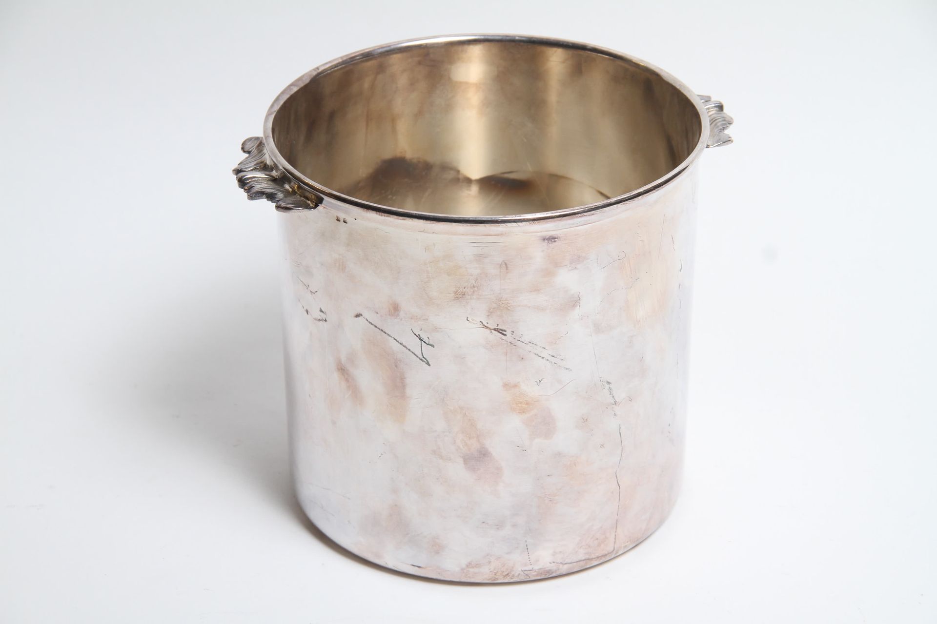Null 18th century style silver metal cooler