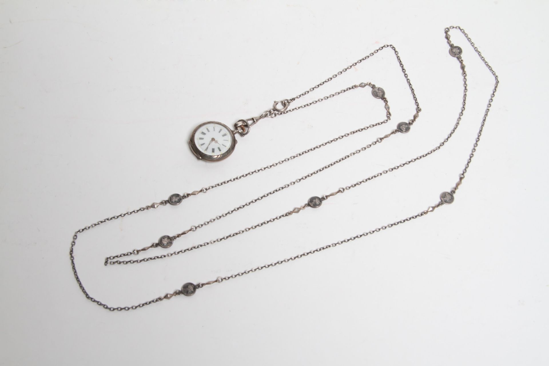 Null NECK WATCH AND A SILVER NECKLACE. (GROSS WEIGHT 45grs).