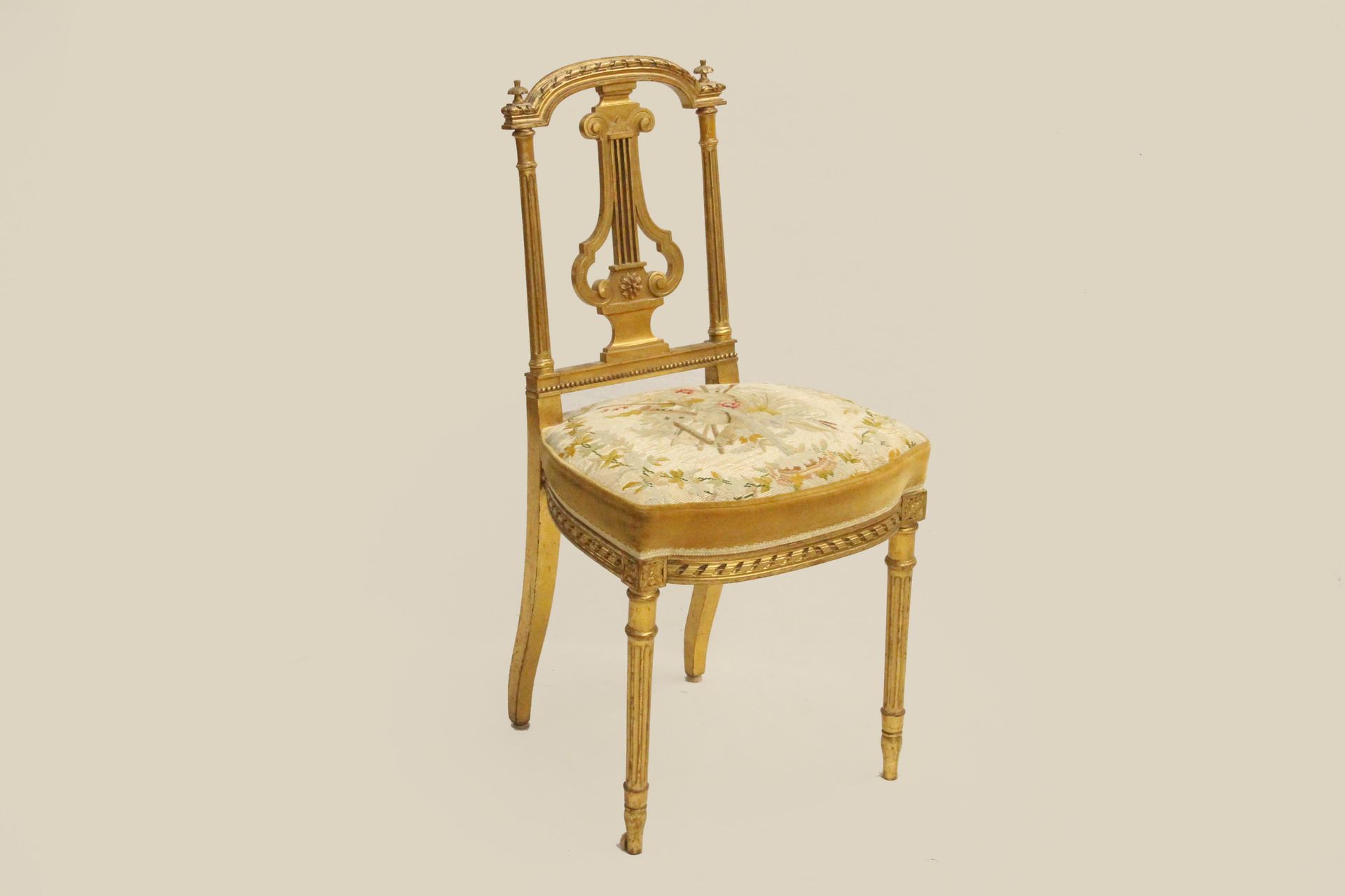 Null CHAIR WITH LYRE BACK FROM THE NAPOLEON III PERIOD, GILDED WOOD TAPESTRY WIT&hellip;