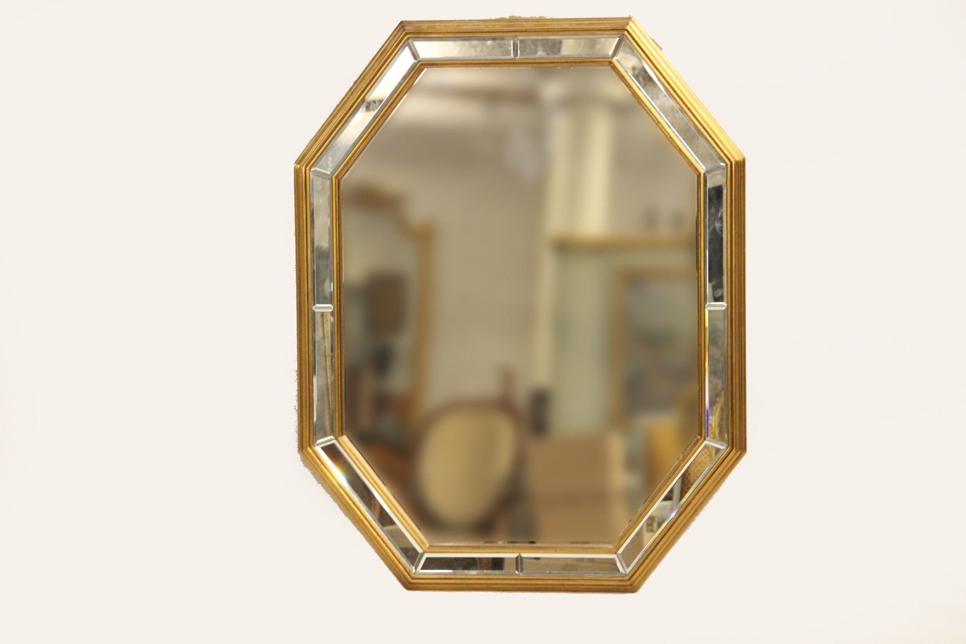 Null 六角形镜子，高95 x 73.5厘米，带闭合角。